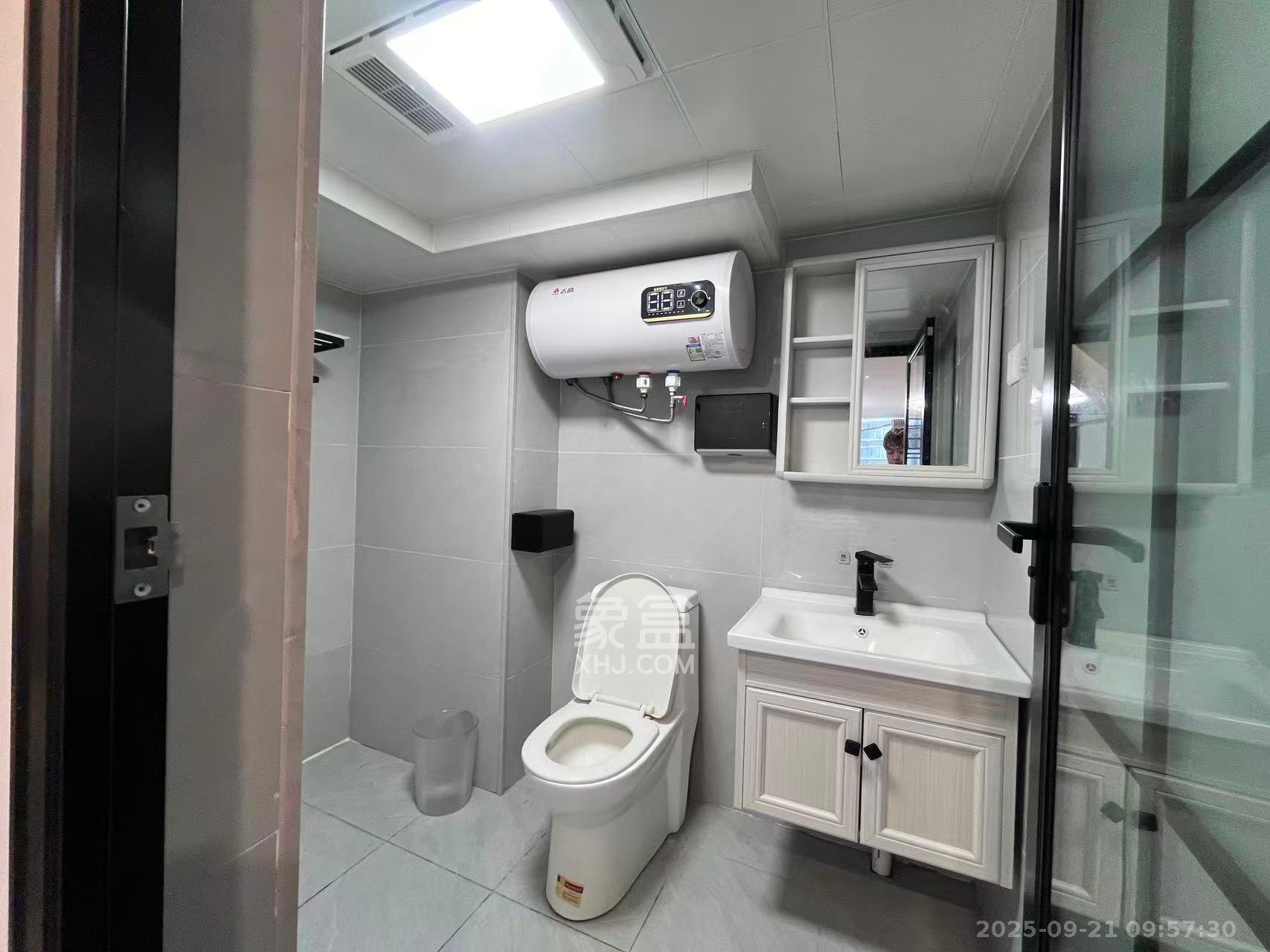 卓越中寰  3室2厅2卫    2600.0元/月室内图