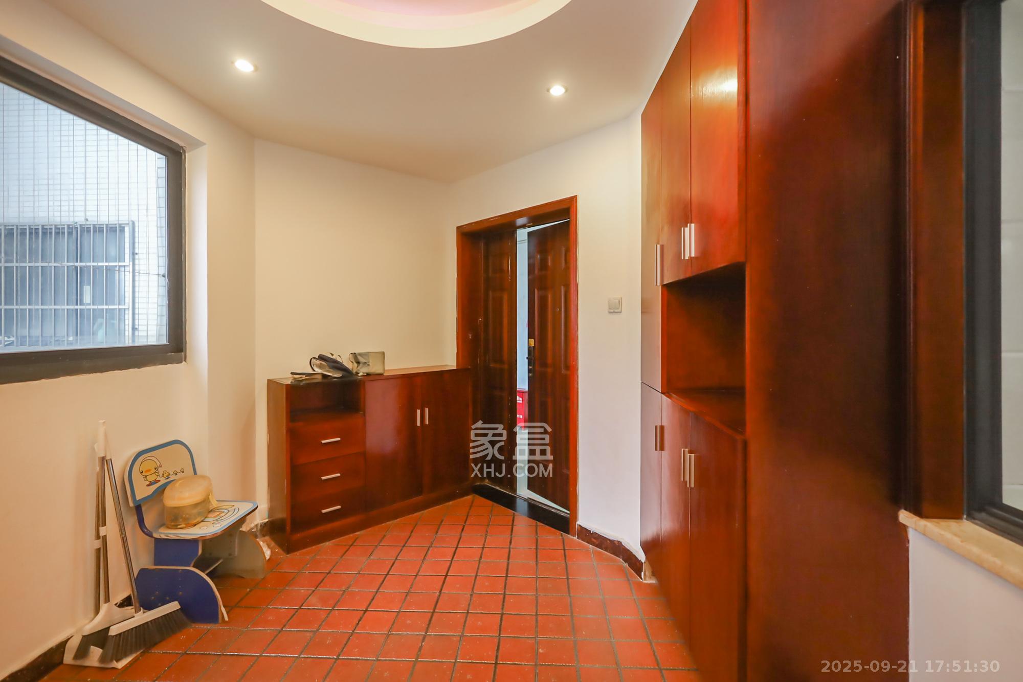 景秀江山  3室2厅2卫    149.5万 景秀江山  3室2厅2卫    149.5万其他