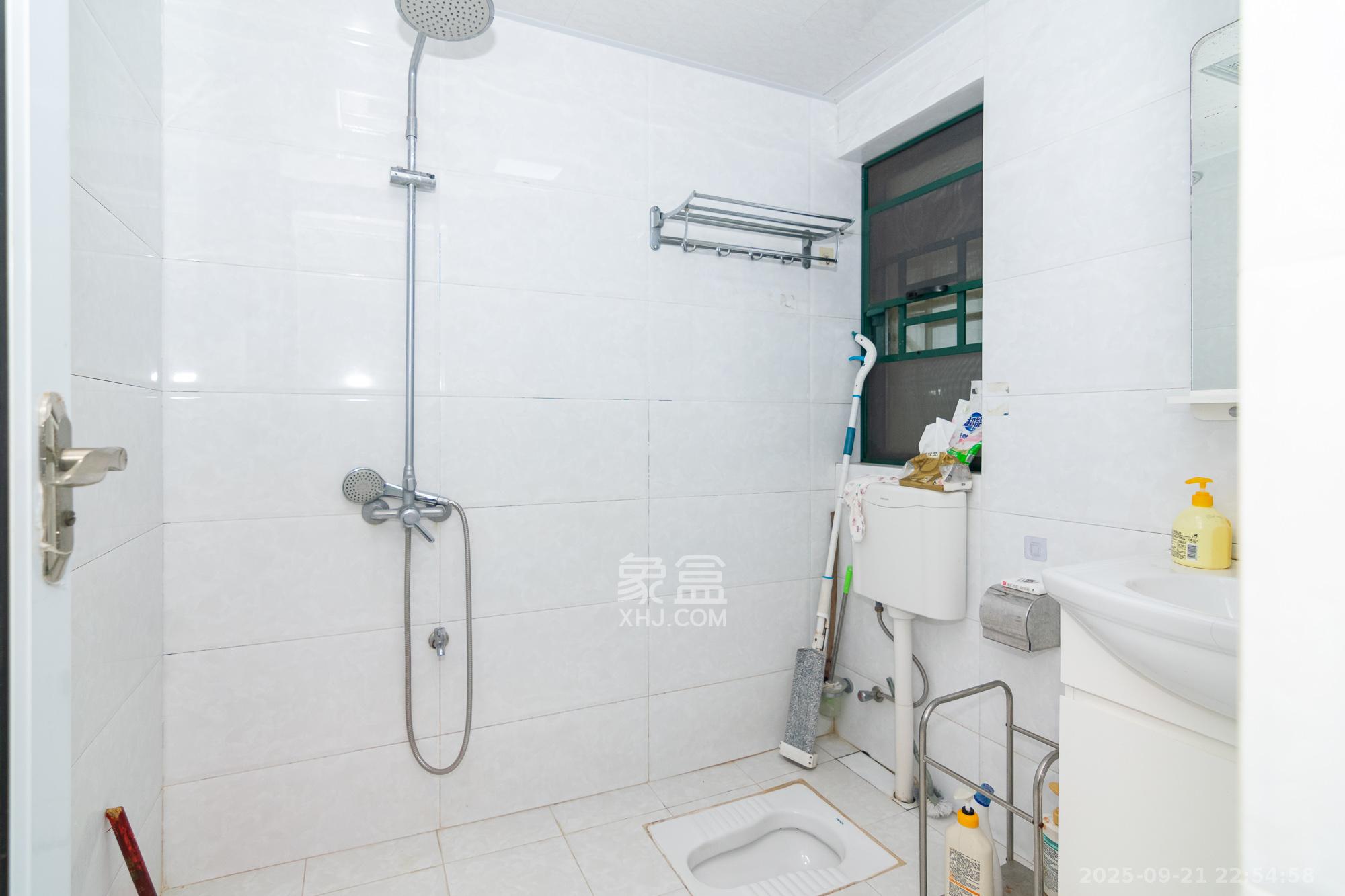 富基世纪公园 4室2厅2卫 92.0万 富基世纪公园 4室2厅2卫 92.0万卫生间