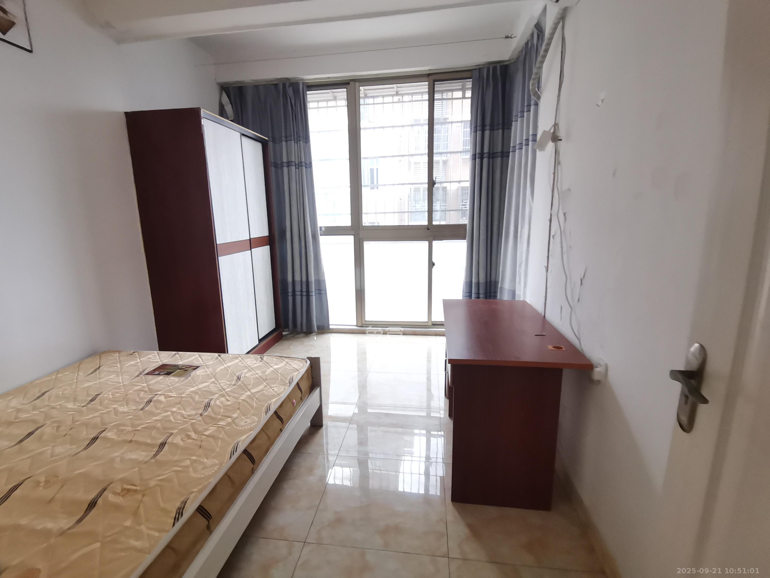 黄鹤小区5片  1室1厅1卫    1300.0元/月室内图