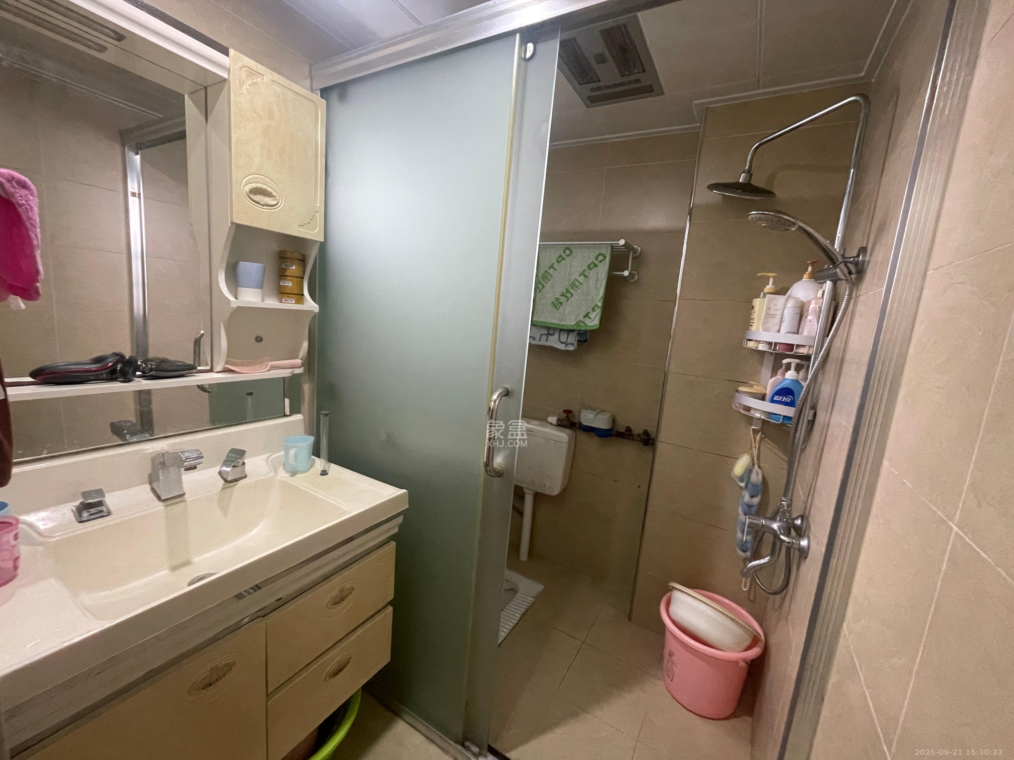 秀峰景园(领秀峰) 1室2厅1卫 2350.0元/月 秀峰景园(领秀峰) 1室2厅1卫 2350.0元/月室内图