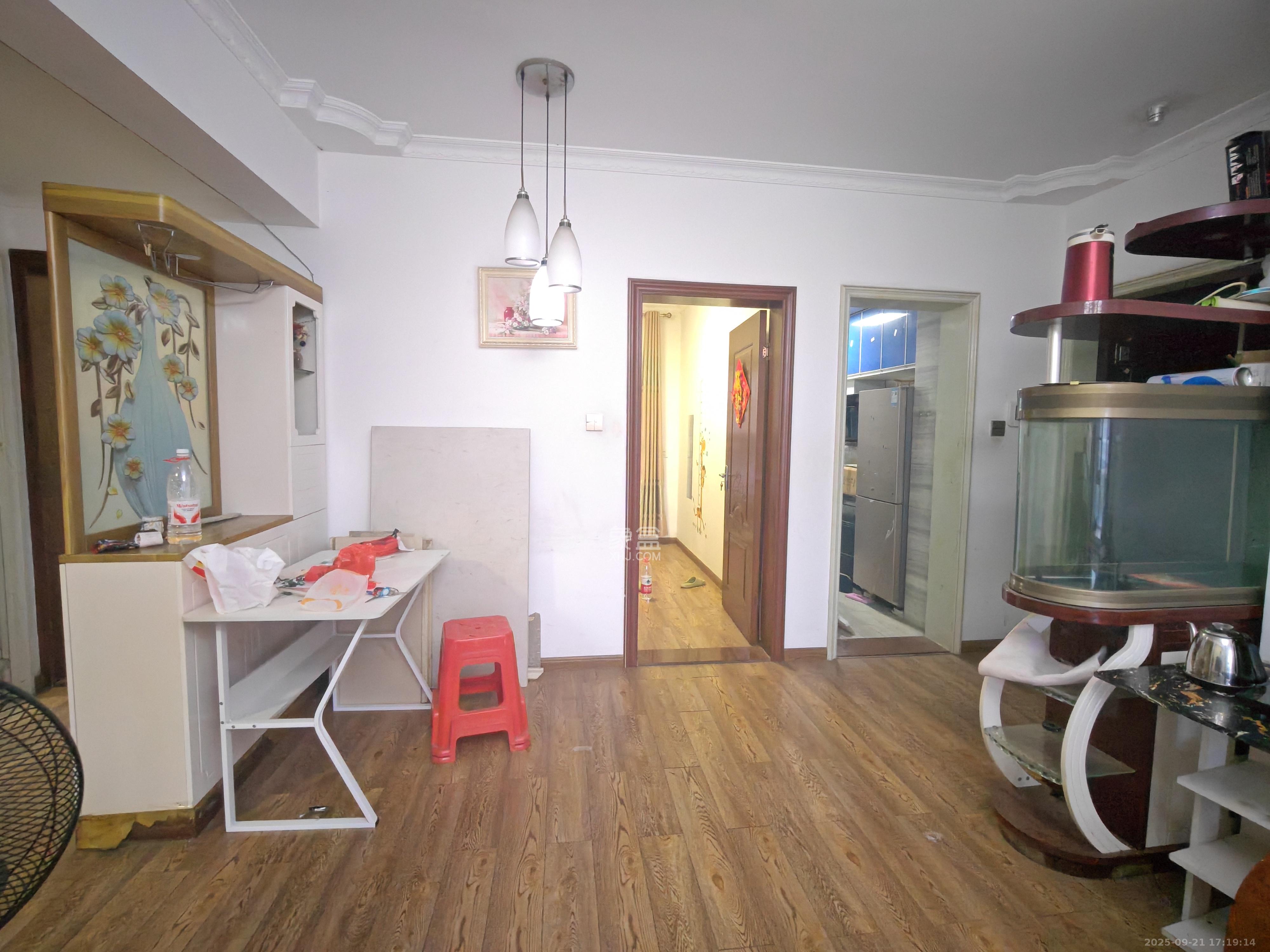 荣盛花语城  3室2厅1卫    1900.0元/月室内图