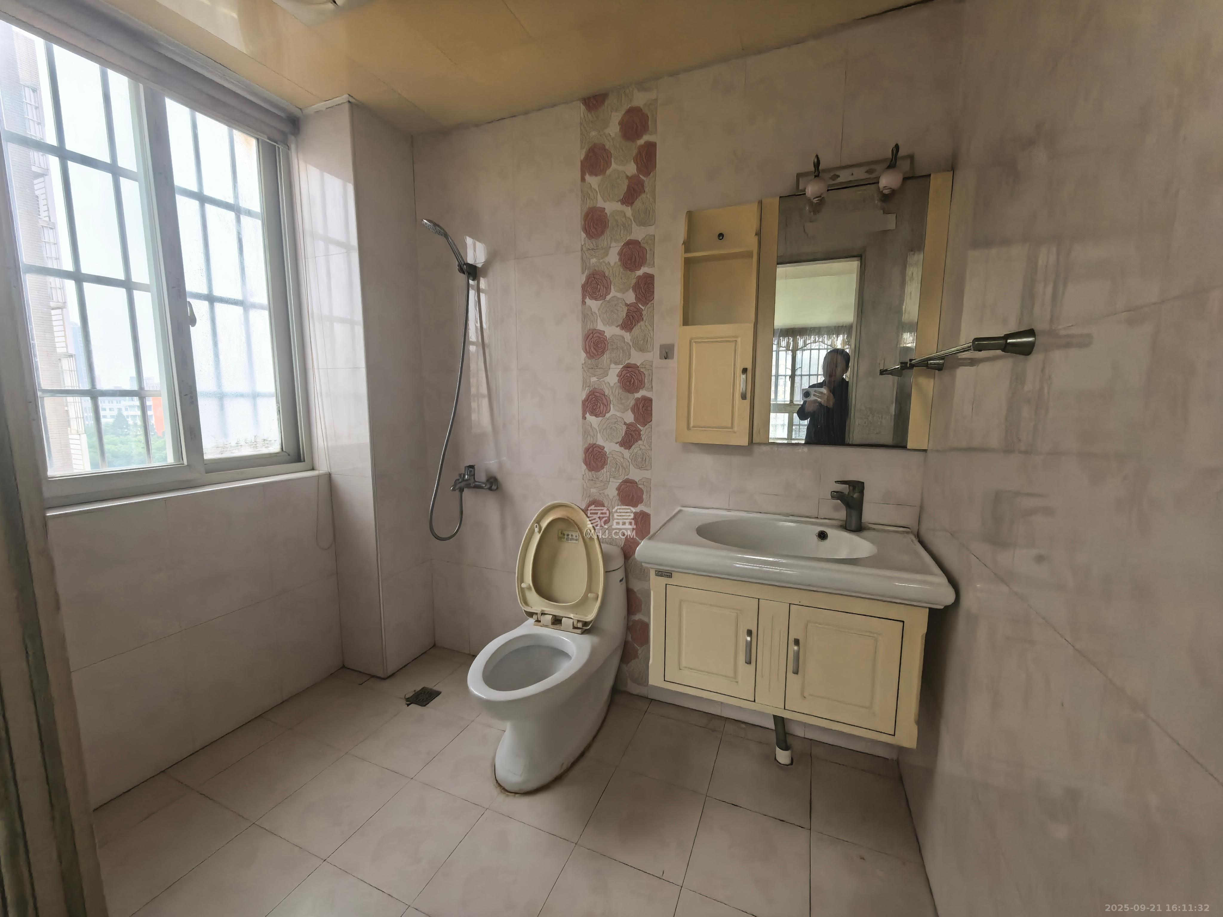 万丽景园  1室2厅2卫    1900.0元/月室内图