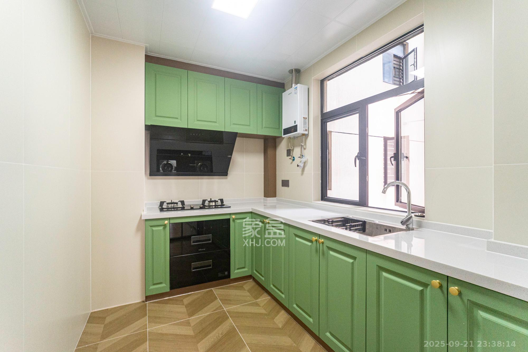 盛地东方芯府 3室2厅2卫 76.8万 盛地东方芯府 3室2厅2卫 76.8万厨房