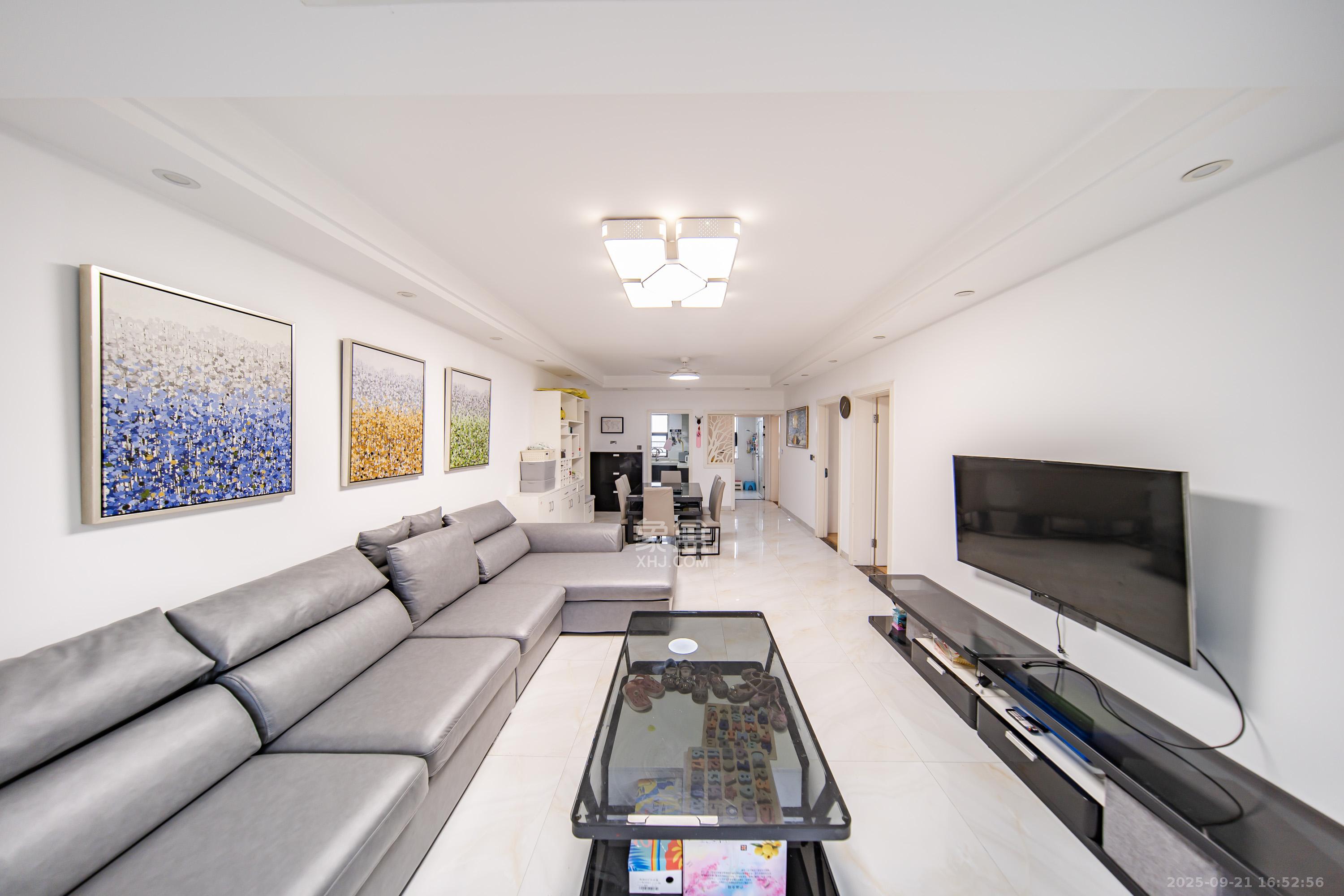 兰亭湾畔  3室2厅2卫    119.0万客厅