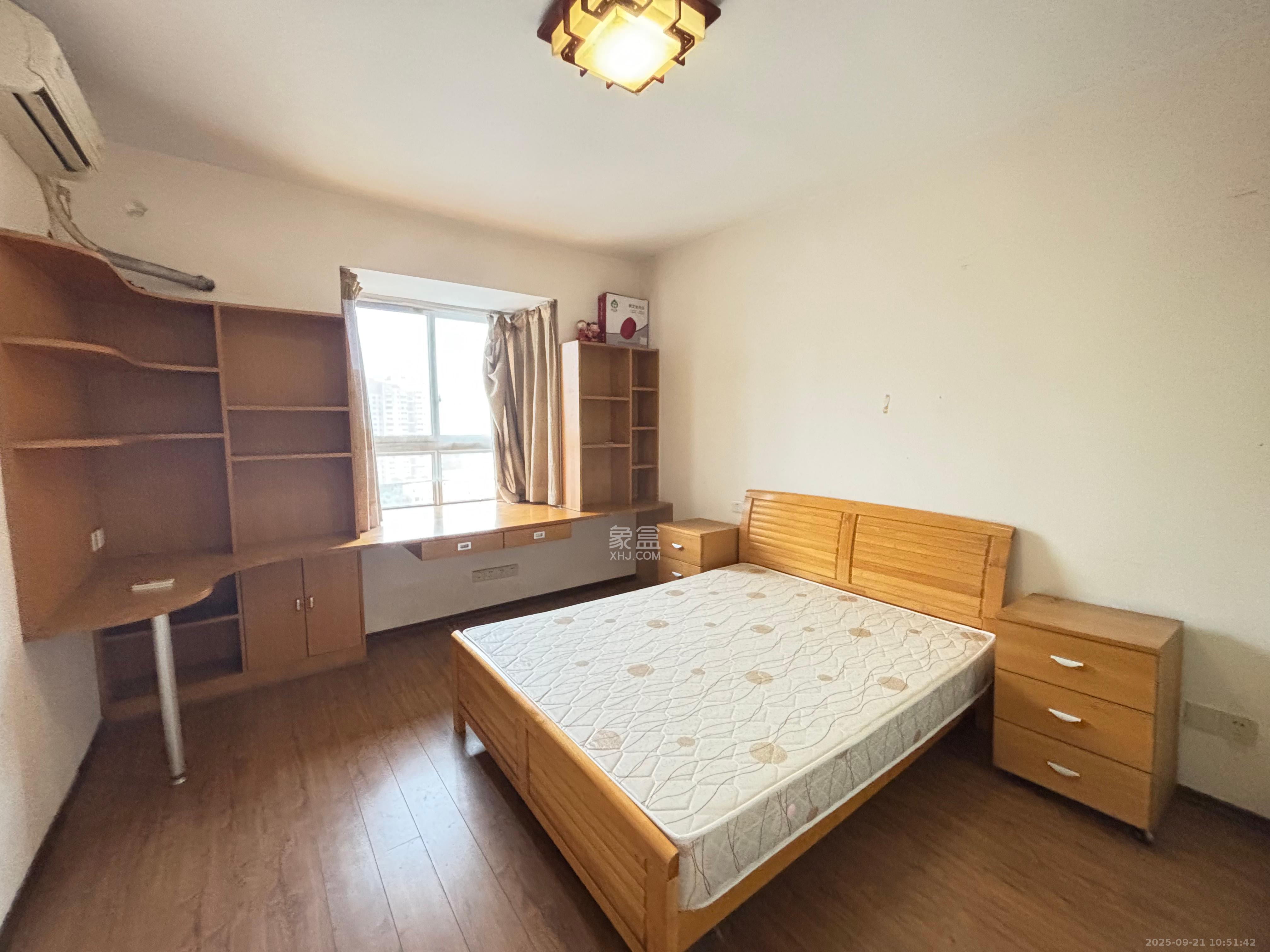 一品东庭  2室2厅1卫   2200.00元/月室内图