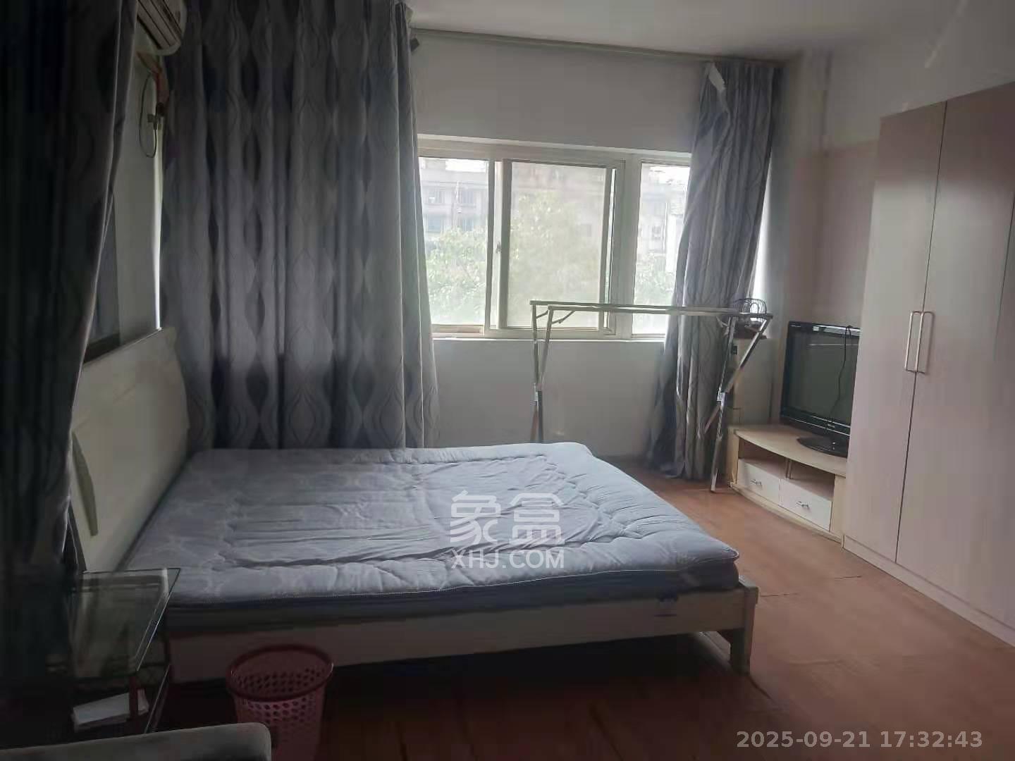 东方公寓 1室1厅1卫 1500.0元/月 东方公寓 1室1厅1卫 1500.0元/月室内图