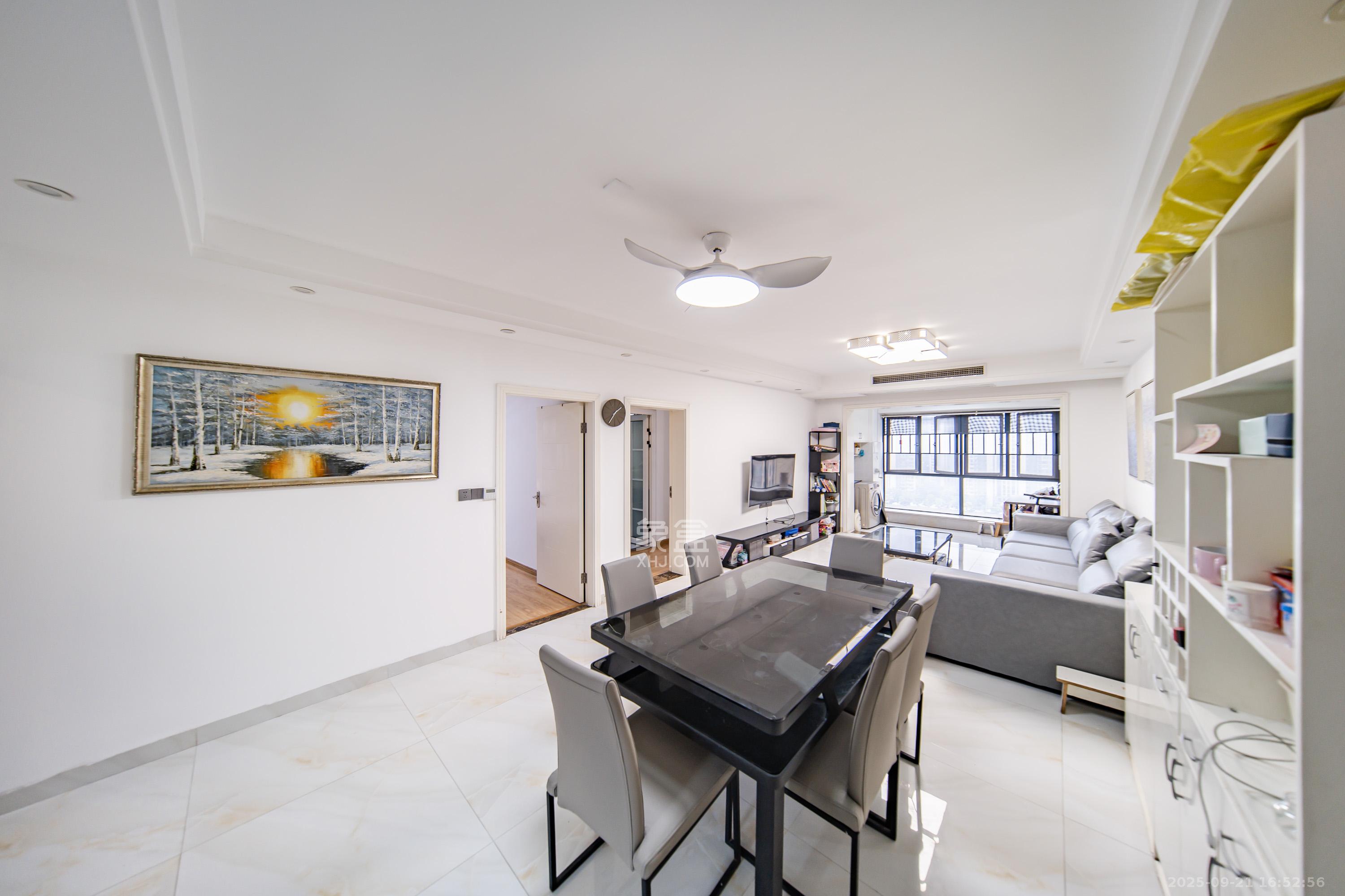 兰亭湾畔  3室2厅2卫    119.0万客厅