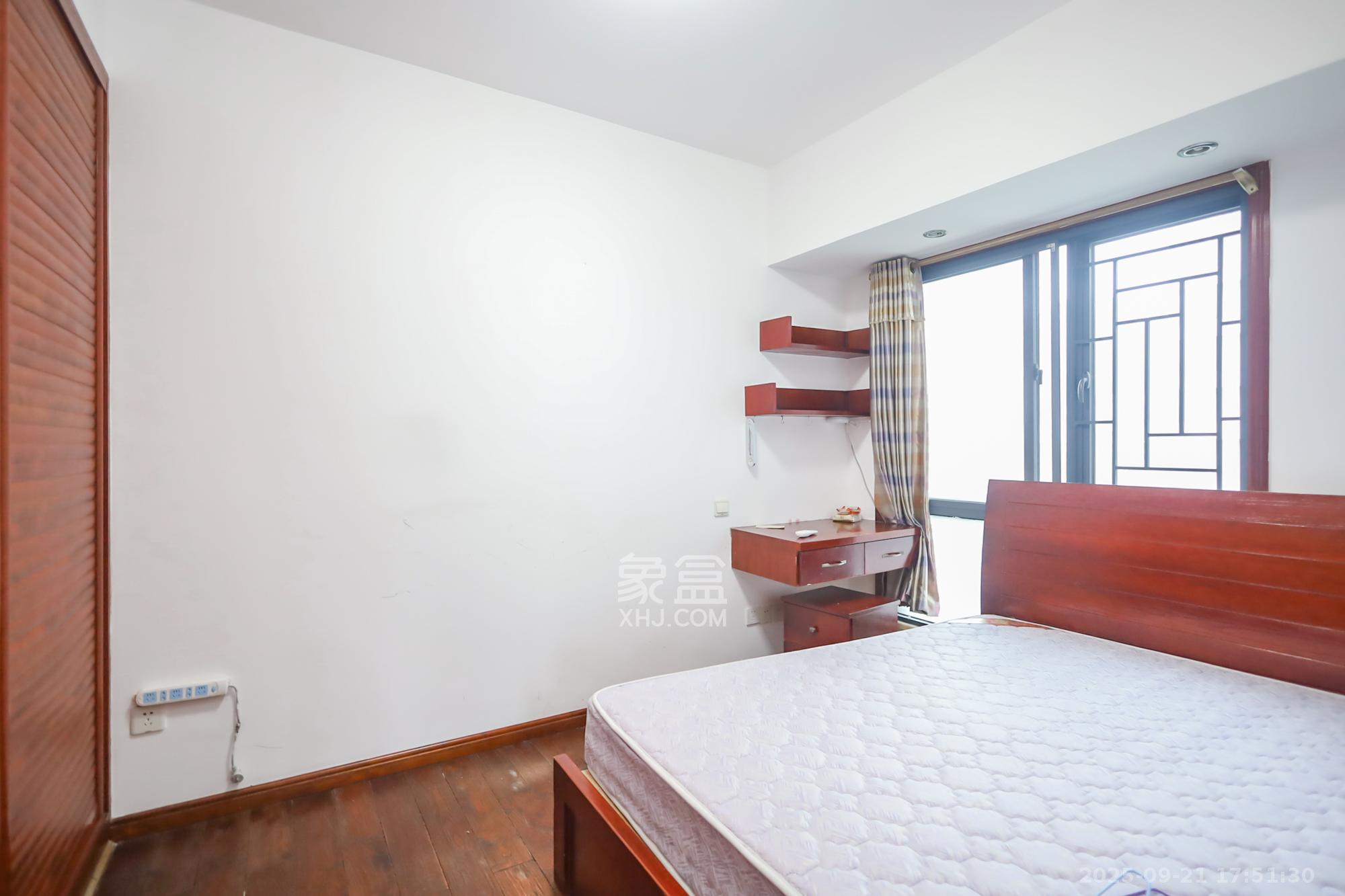 景秀江山  3室2厅2卫    149.5万 景秀江山  3室2厅2卫    149.5万卧室