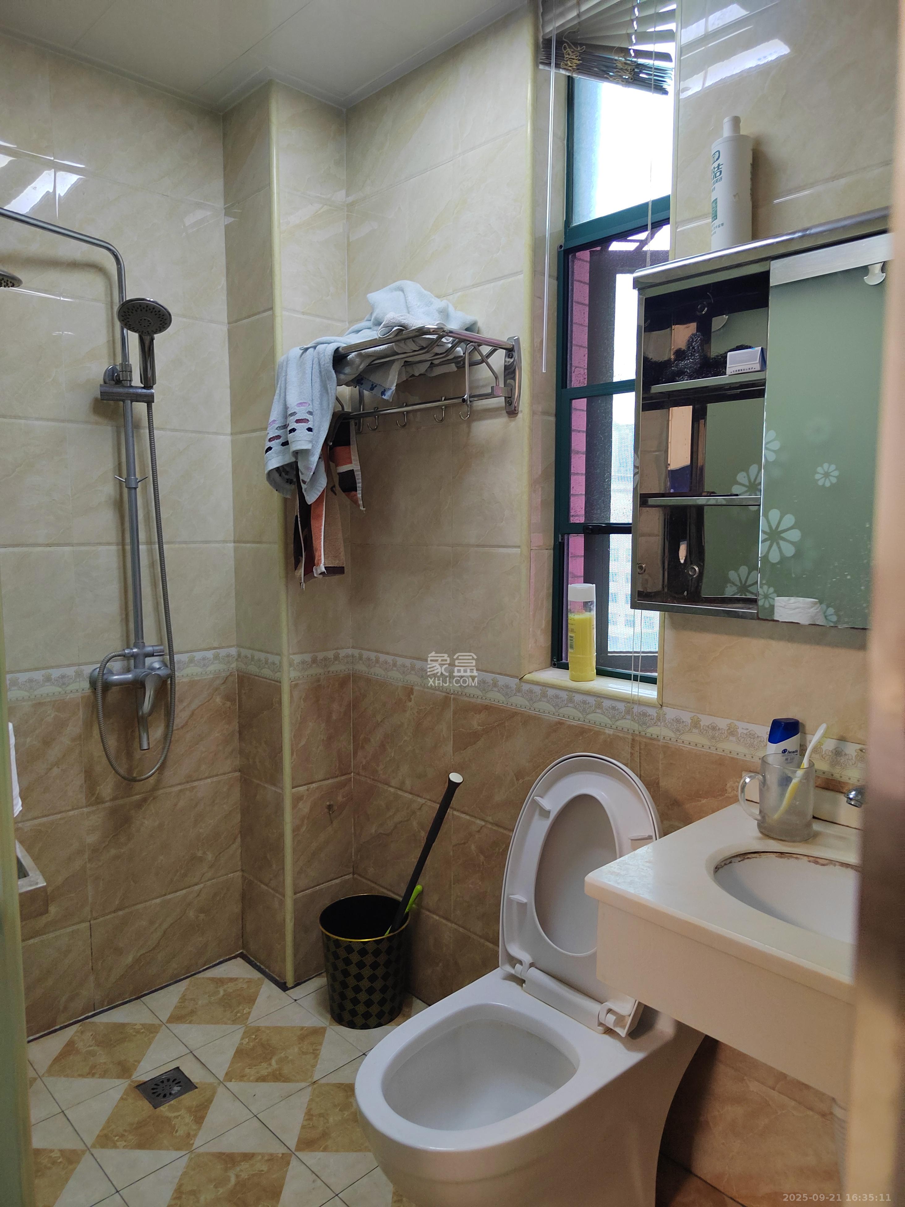 湘府东苑  3室1厅2卫    2300.0元/月室内图