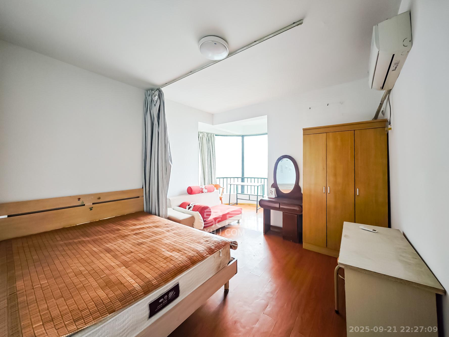 极目楚天 4室2厅2卫 88.0万 极目楚天 4室2厅2卫 88.0万卧室