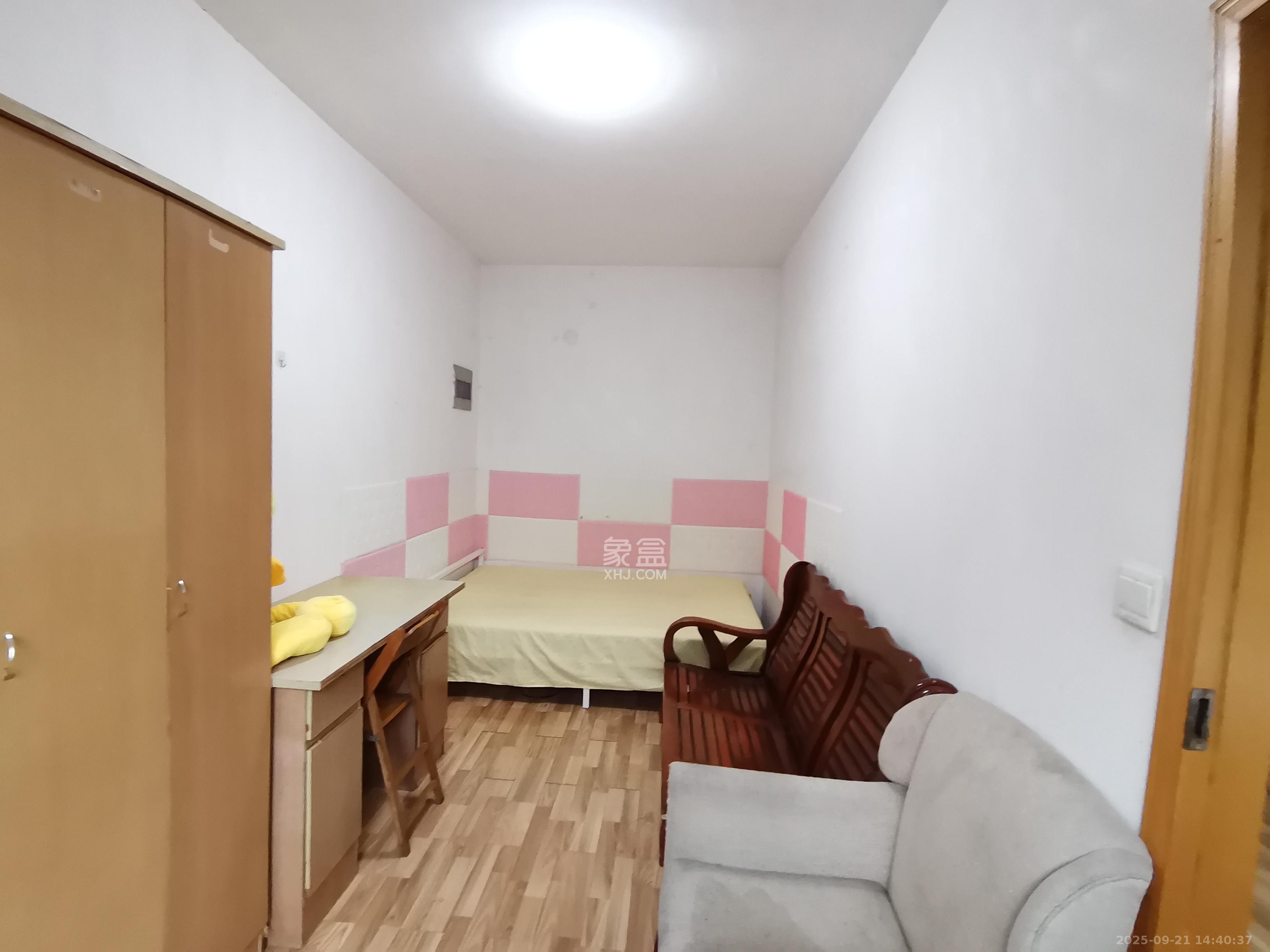 阳光100二期  1室1厅1卫    1200.0元/月室内图