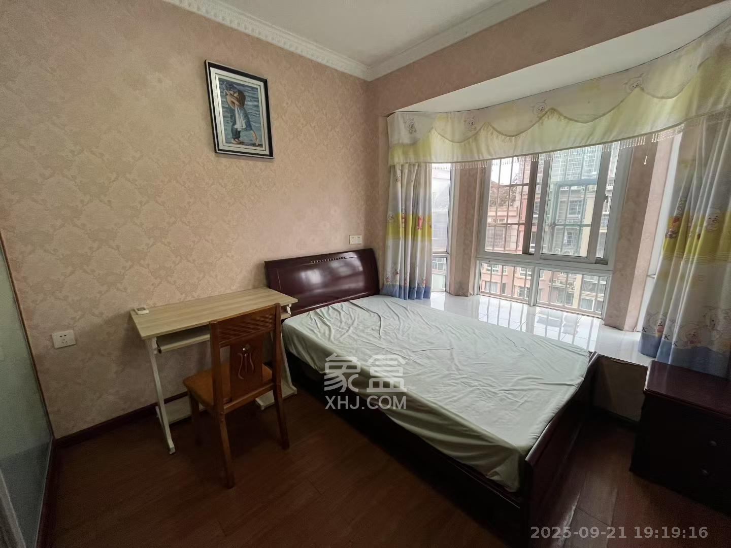 长房西郡  3室2厅2卫    2400.0元/月室内图