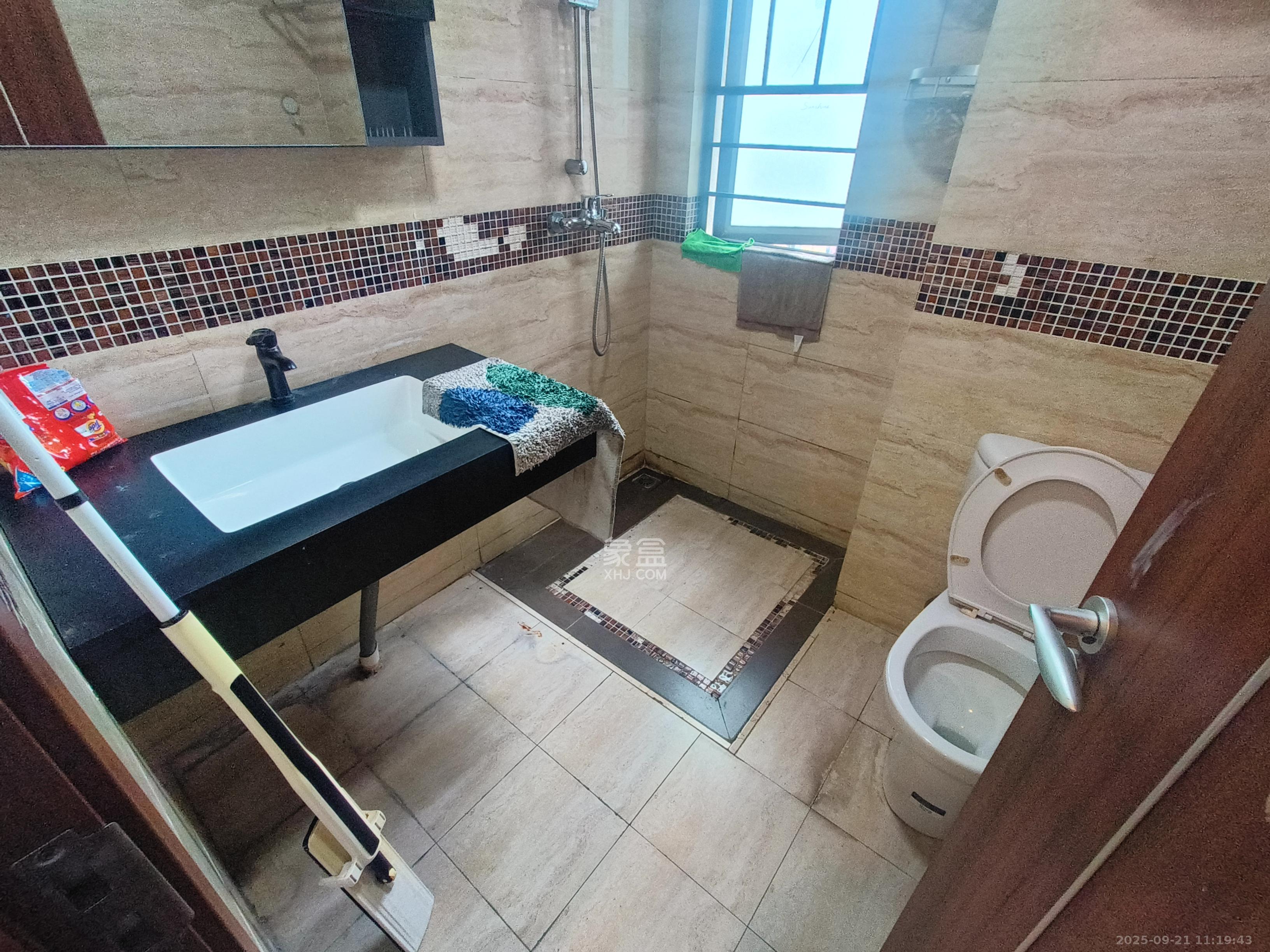 万科城 3室2厅1卫 2400.0元/月 万科城 3室2厅1卫 2400.0元/月室内图