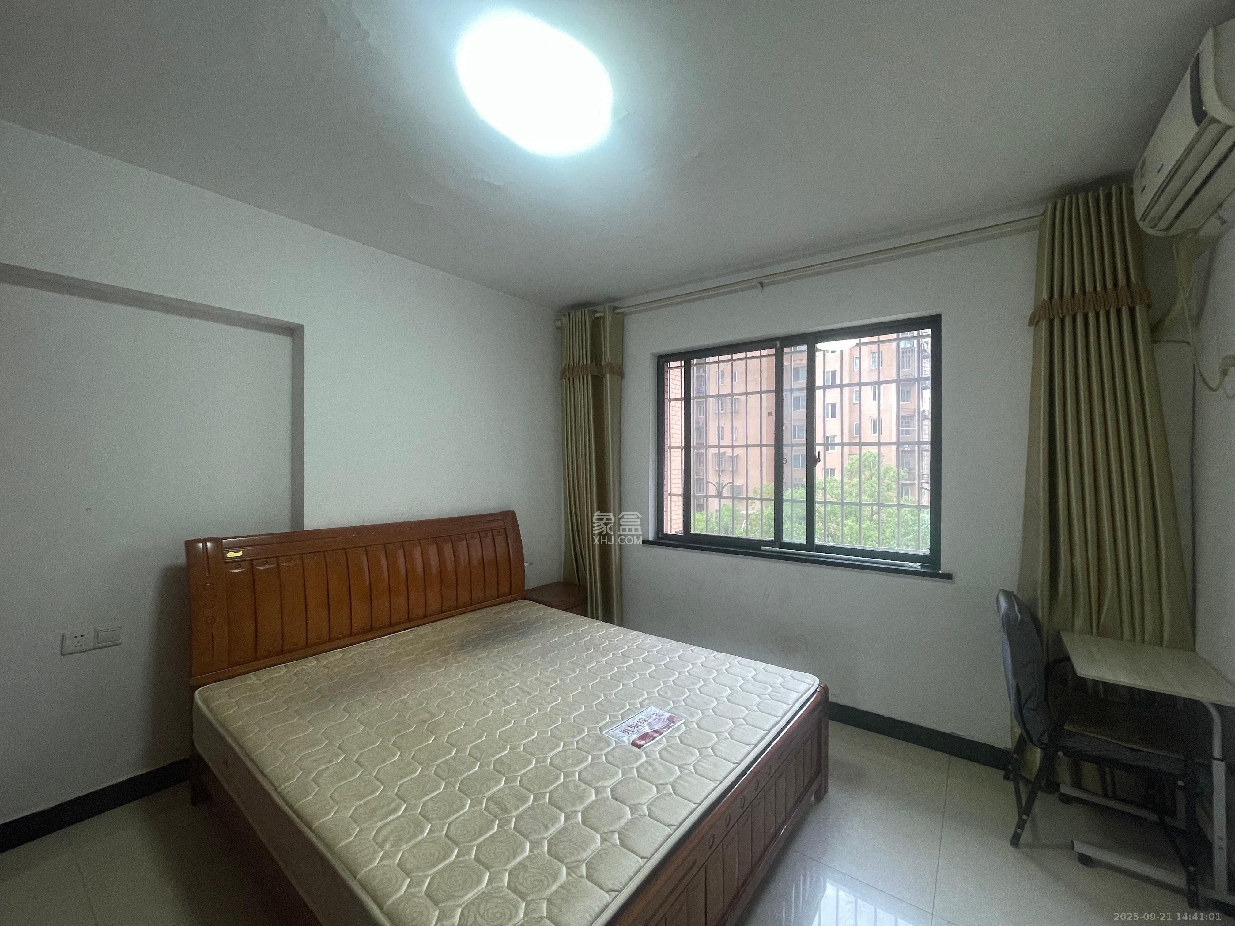 诚兴园  3室2厅2卫    2400.0元/月室内图