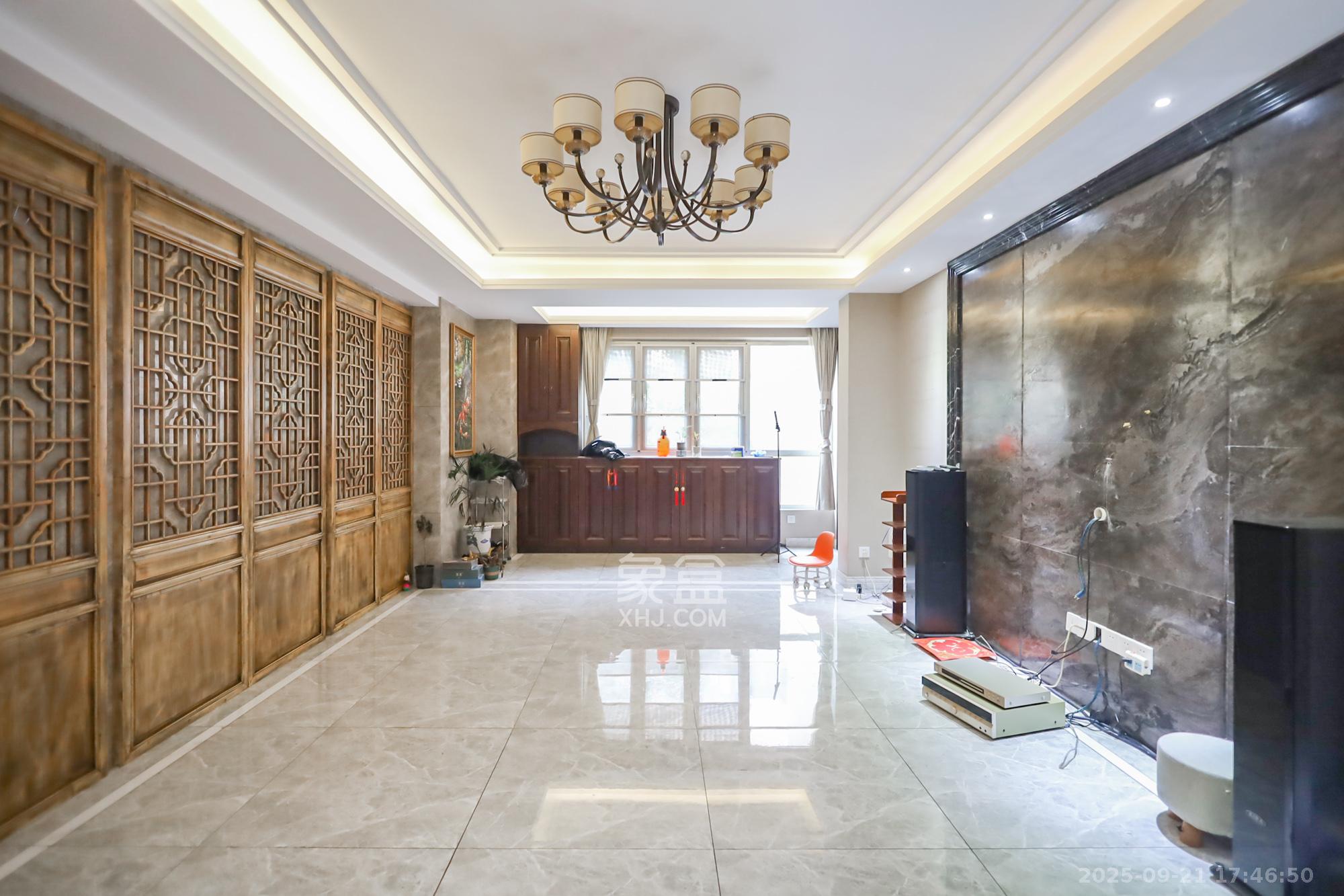 世茂铂翠湾二期 4室2厅2卫 248.0万 世茂铂翠湾二期 4室2厅2卫 248.0万客厅