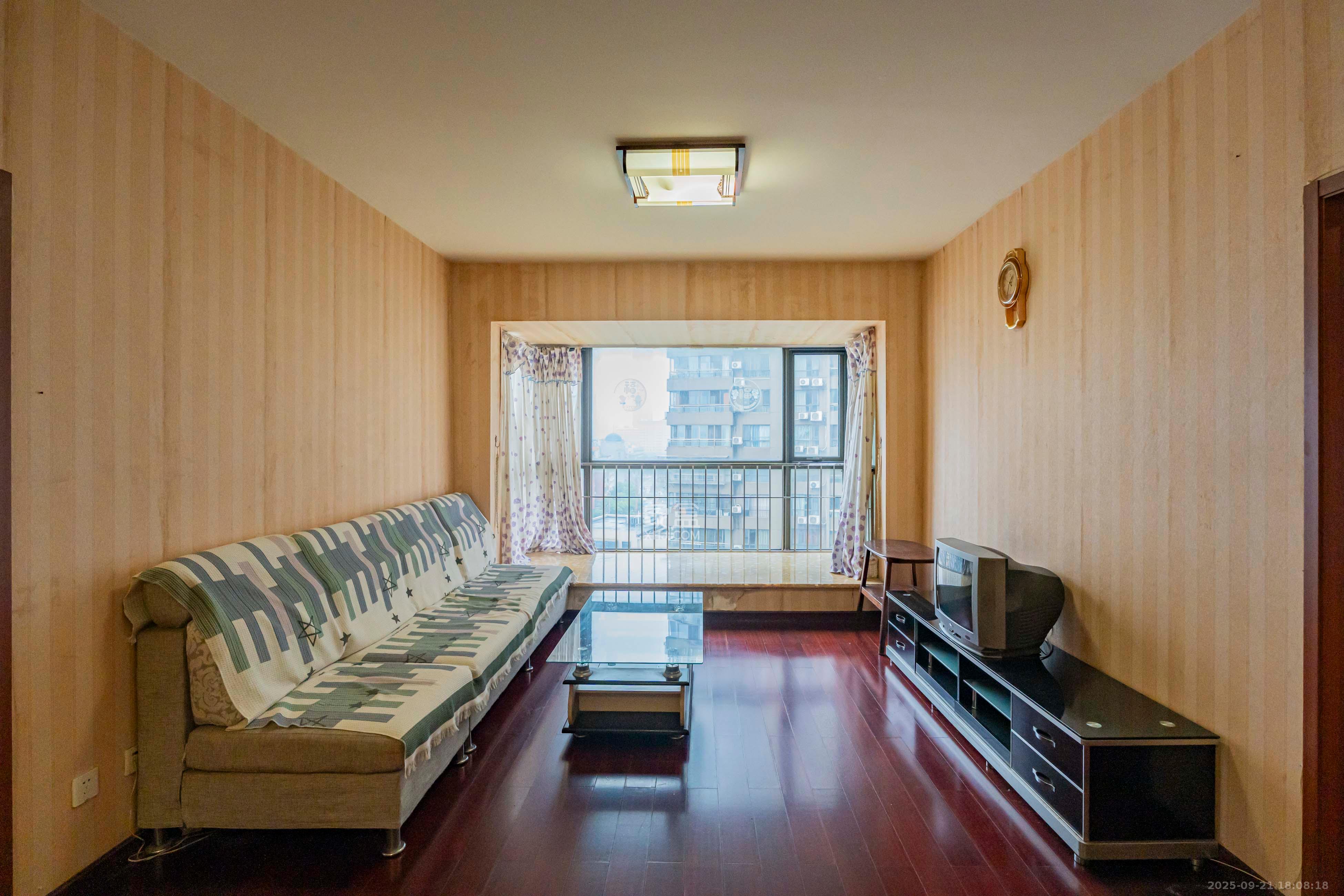 盛世美居荷园  2室2厅1卫    95.0万