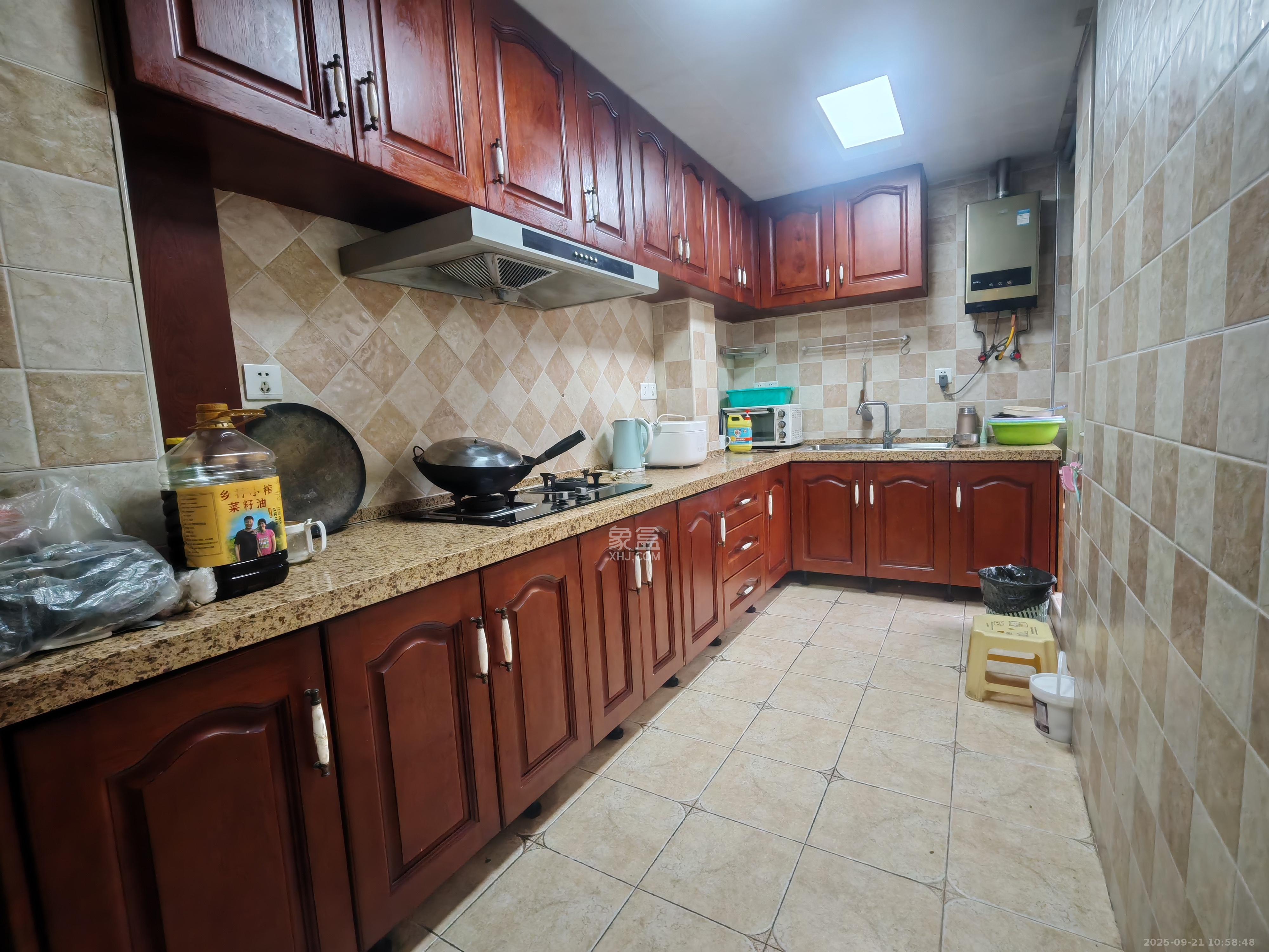 花样年华  4室2厅2卫    1800.0元/月室内图