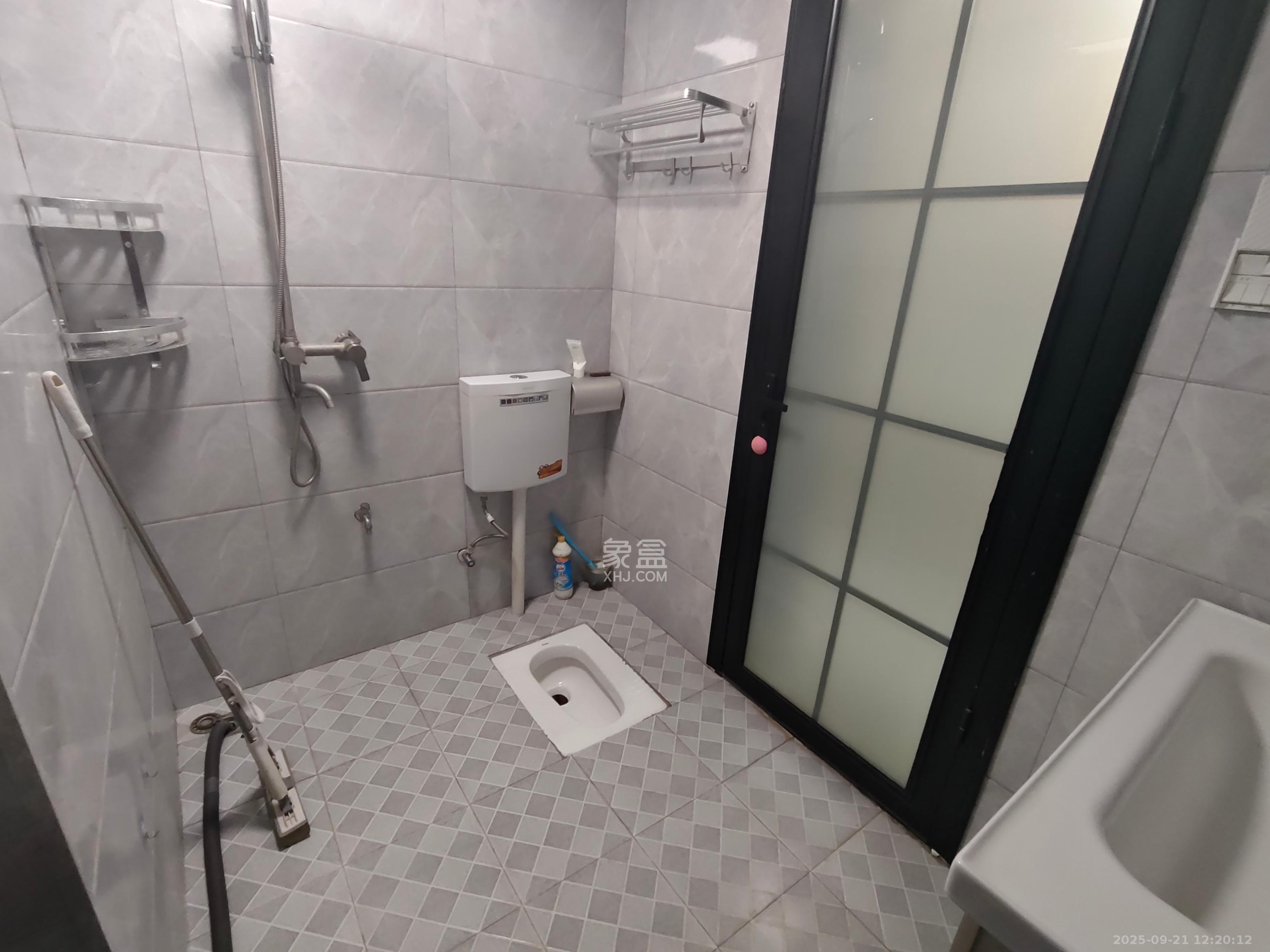 东方美地 1室1厅1卫 1300.0元/月 东方美地 1室1厅1卫 1300.0元/月室内图