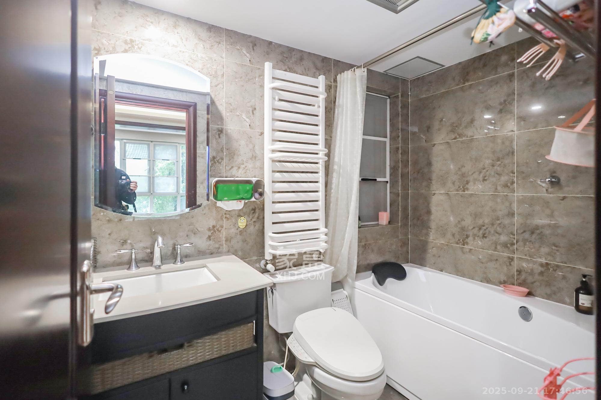 世茂铂翠湾二期 4室2厅2卫 248.0万 世茂铂翠湾二期 4室2厅2卫 248.0万卫生间