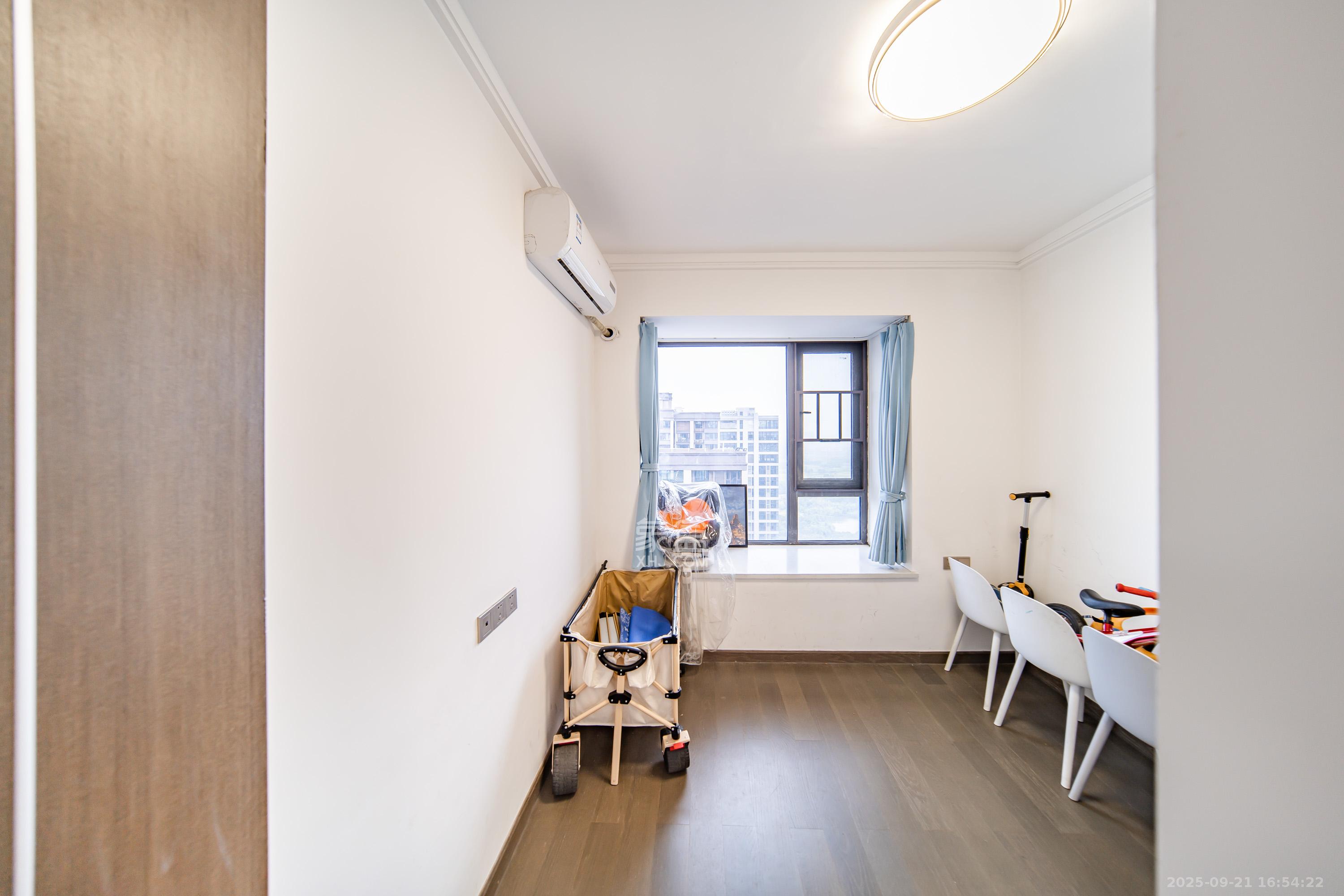 华申阳光城未来悦 4室2厅2卫 168.0万 华申阳光城未来悦 4室2厅2卫 168.0万卧室