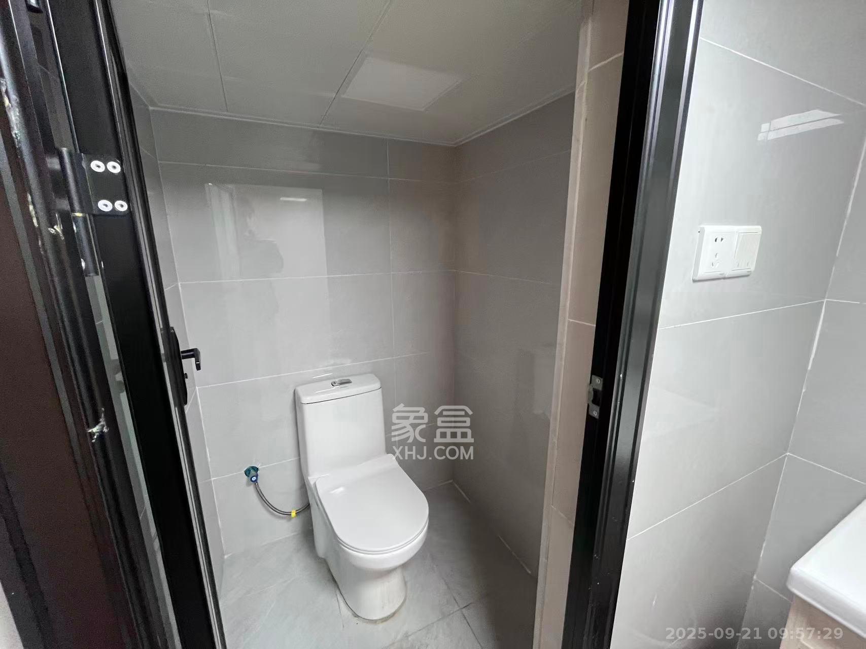 卓越中寰  3室2厅2卫    2600.0元/月室内图