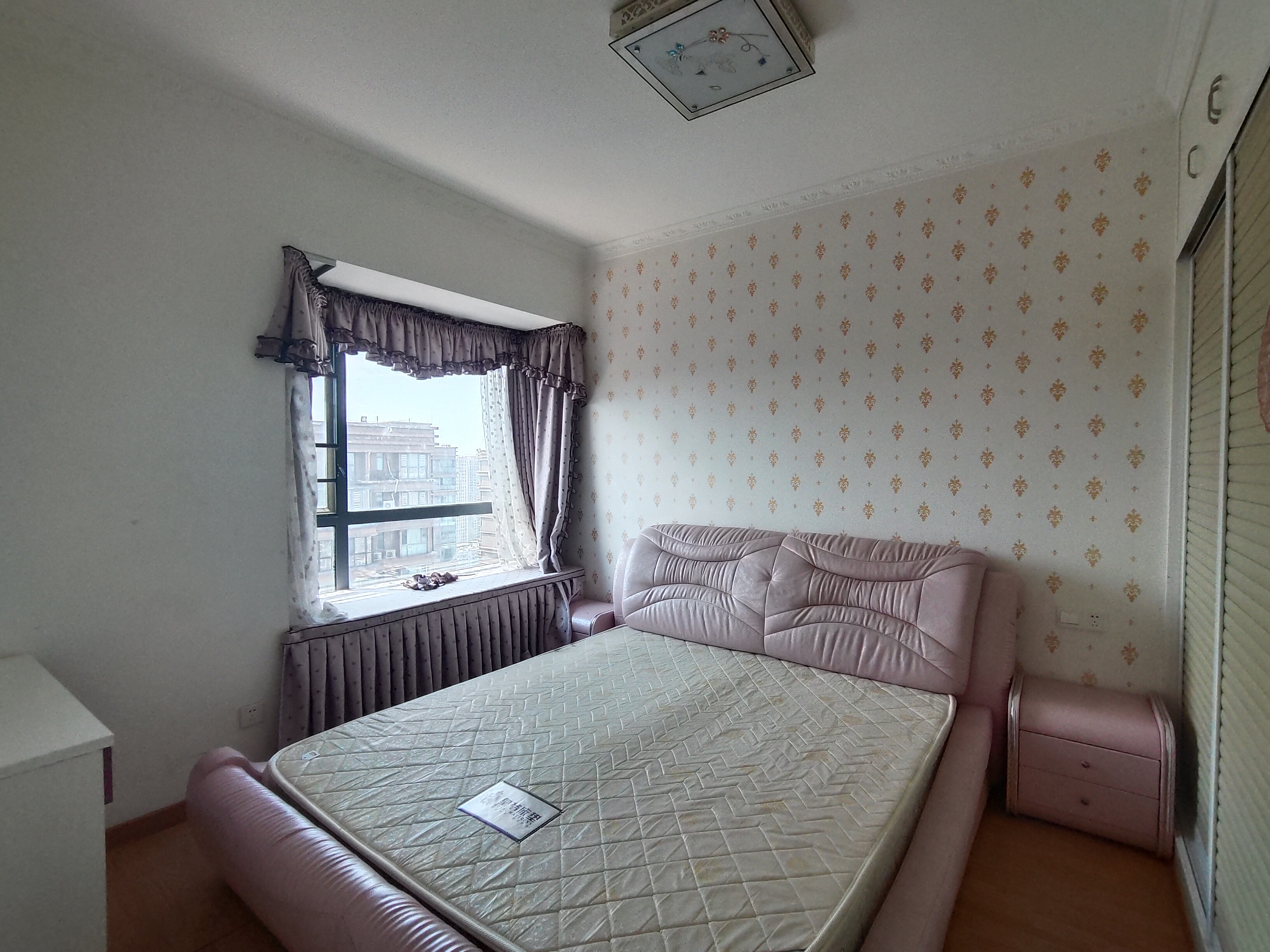 中泰峰境  3室2厅2卫   2200.00元/月室内图