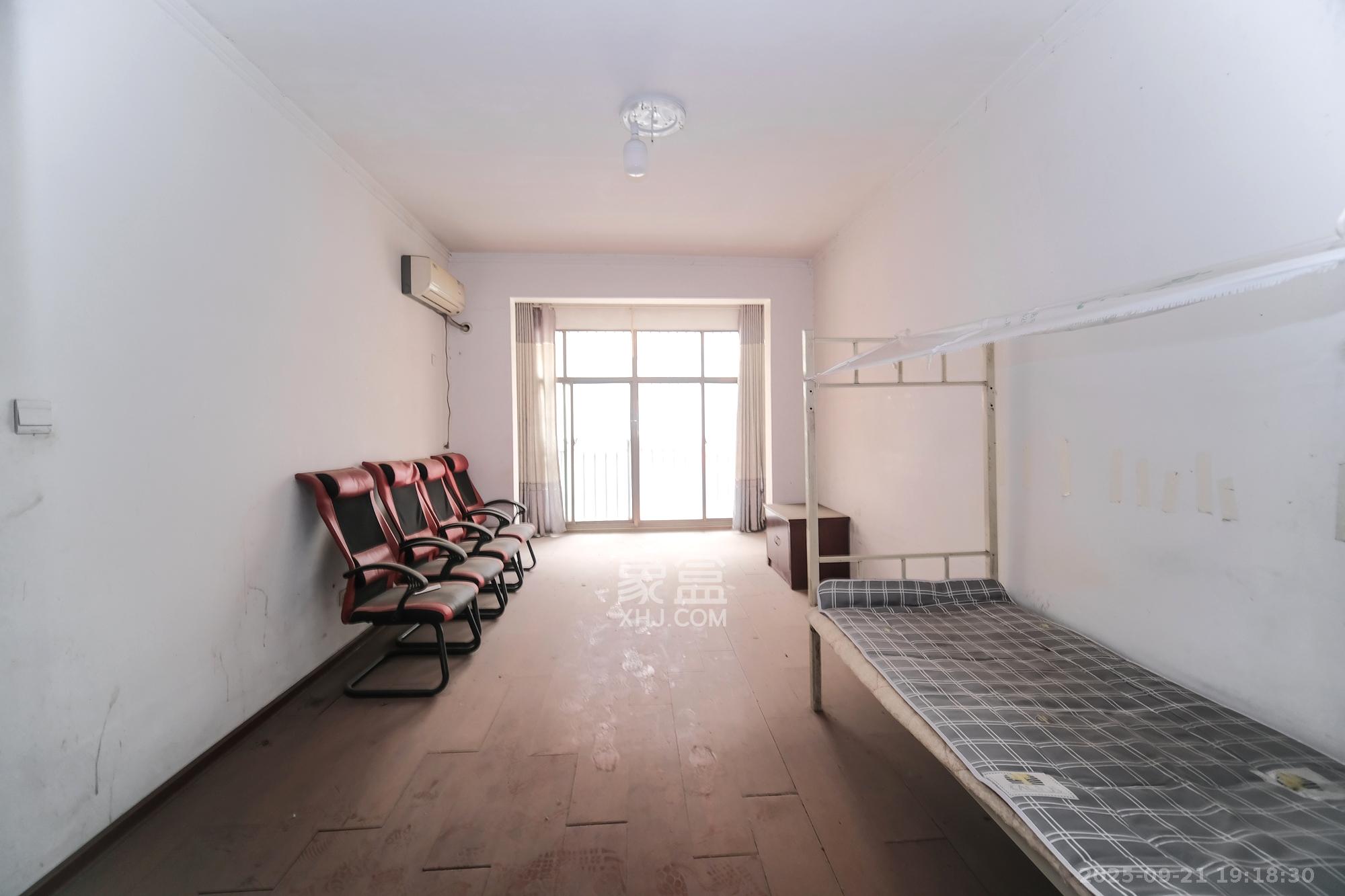 蟠龙欣苑 4室2厅2卫 61.0万 蟠龙欣苑 4室2厅2卫 61.0万卧室