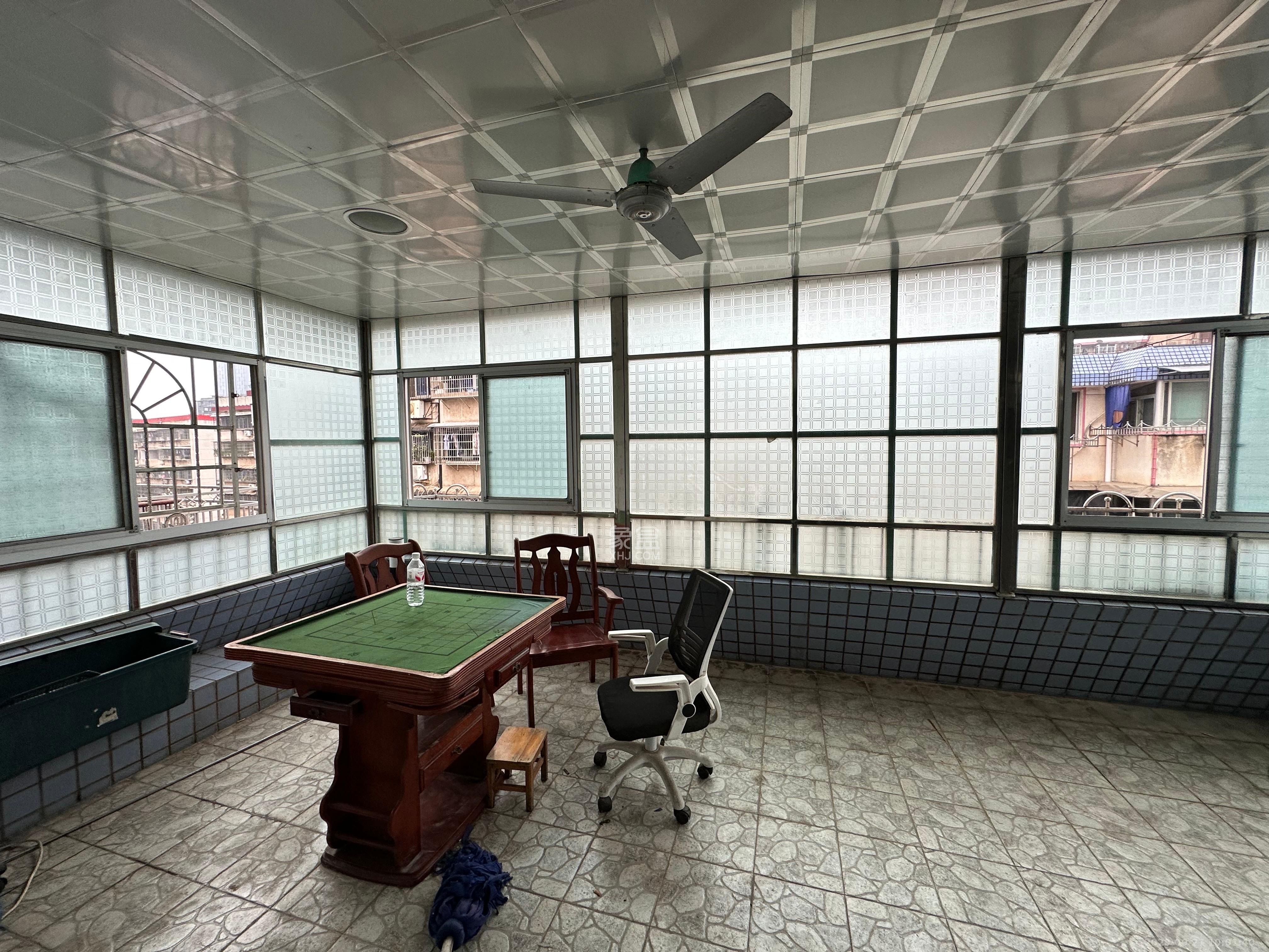 南建公寓 4室2厅2卫 2600.0元/月 南建公寓 4室2厅2卫 2600.0元/月室内图