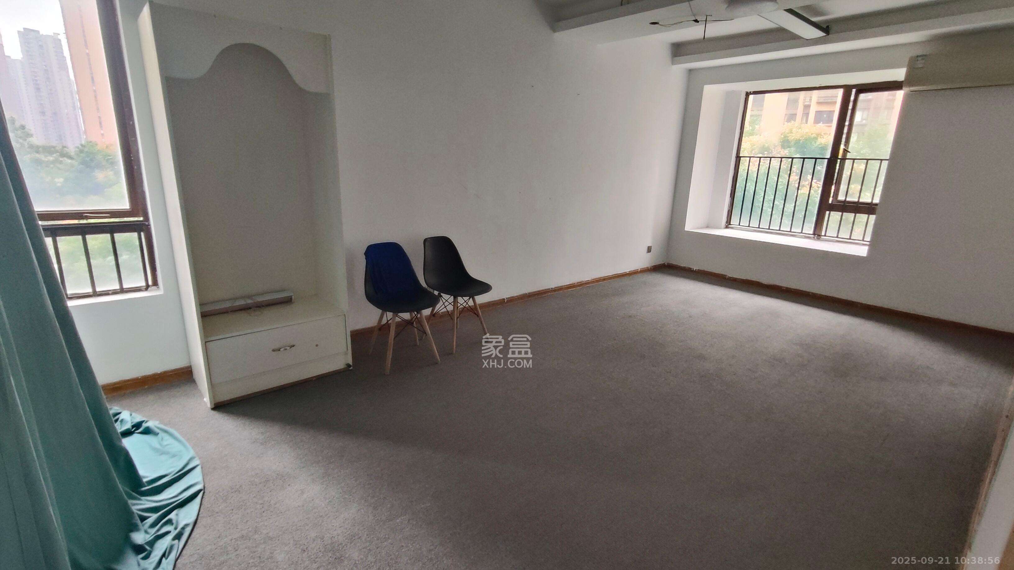 华润凤凰城三期 3室2厅2卫 2400.0元/月 华润凤凰城三期 3室2厅2卫 2400.0元/月室内图