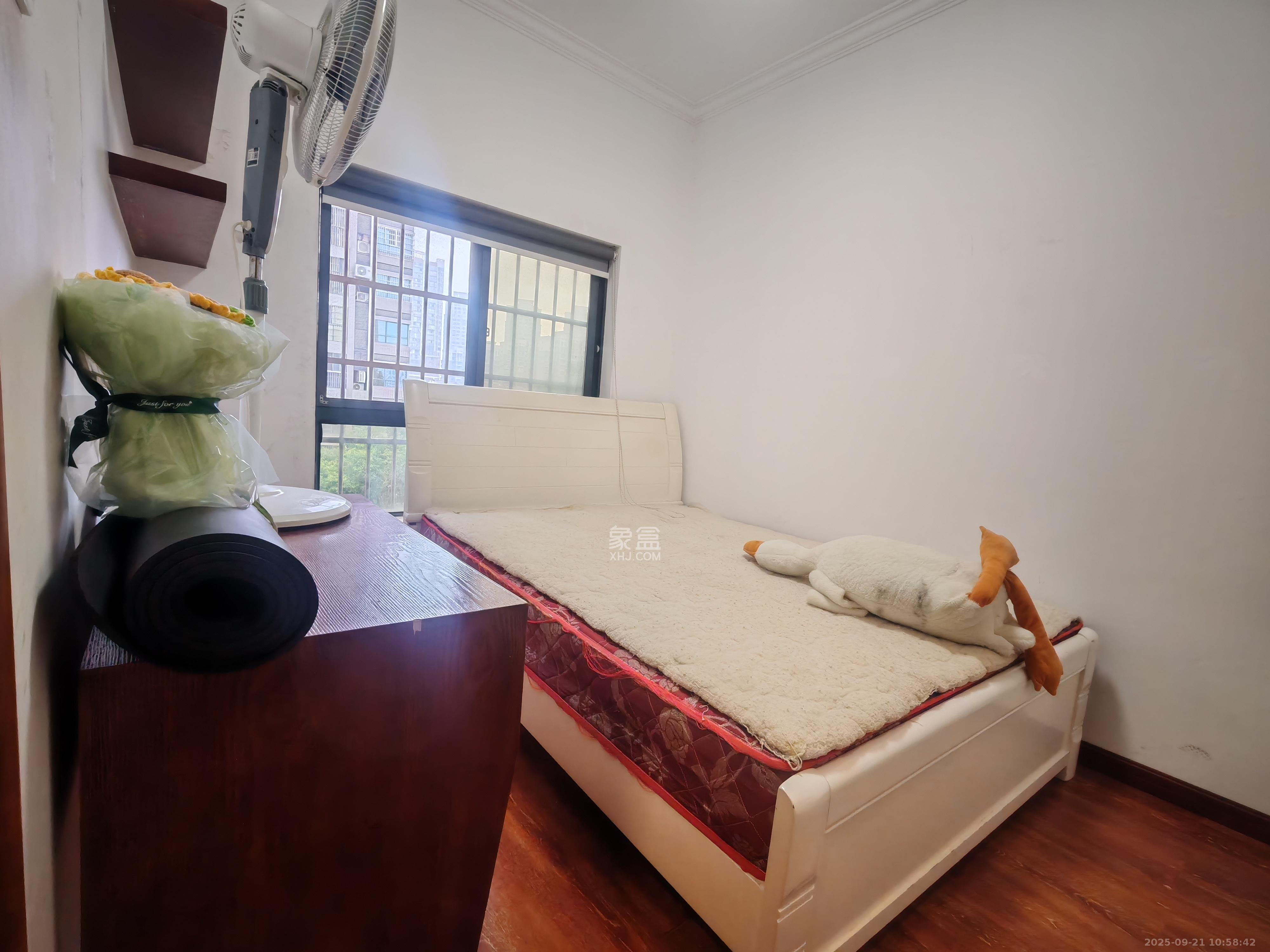 花样年华  4室2厅2卫    1800.0元/月室内图