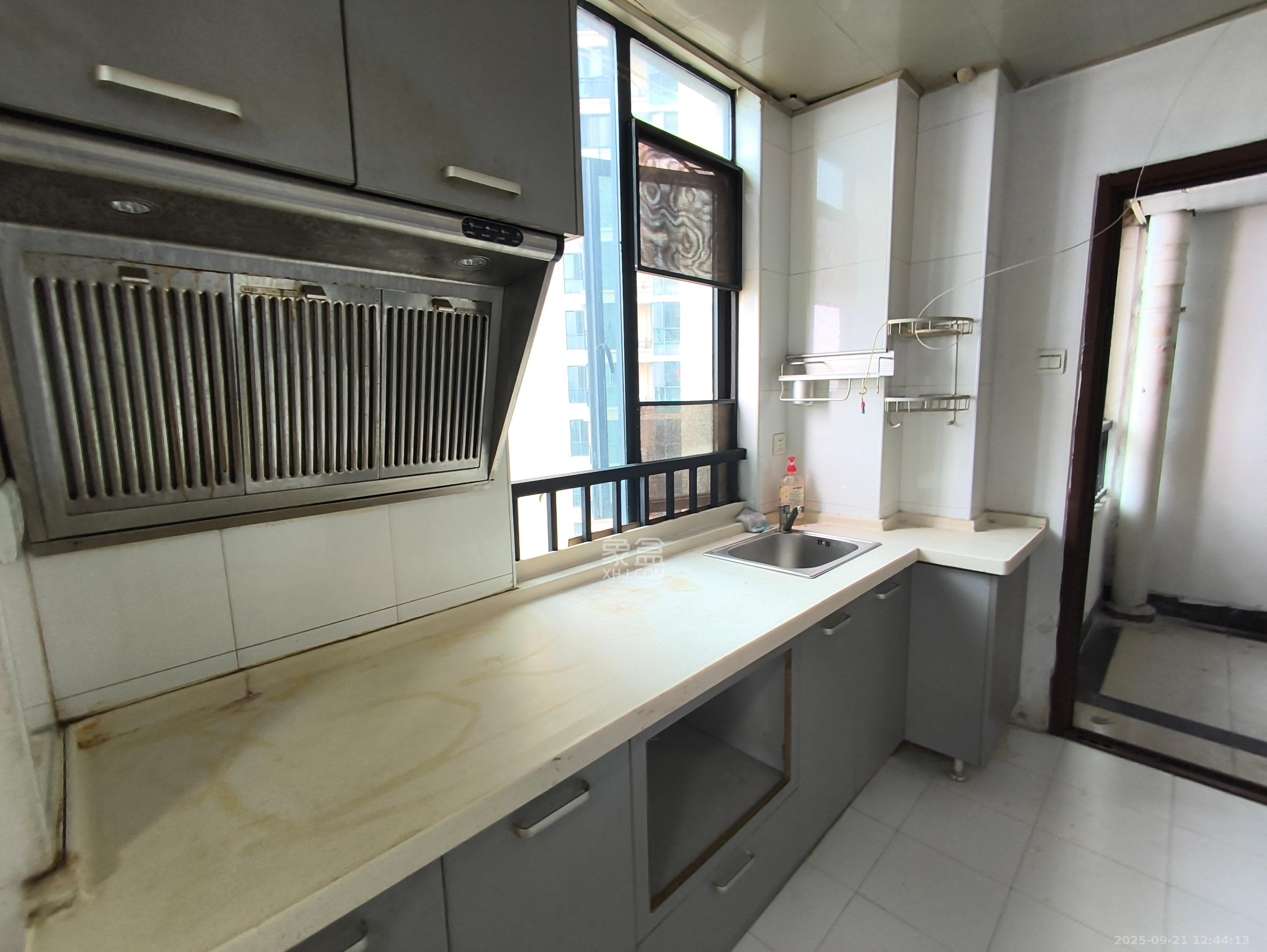 融圣国际 1室1厅1卫 1500.0元/月 融圣国际 1室1厅1卫 1500.0元/月室内图