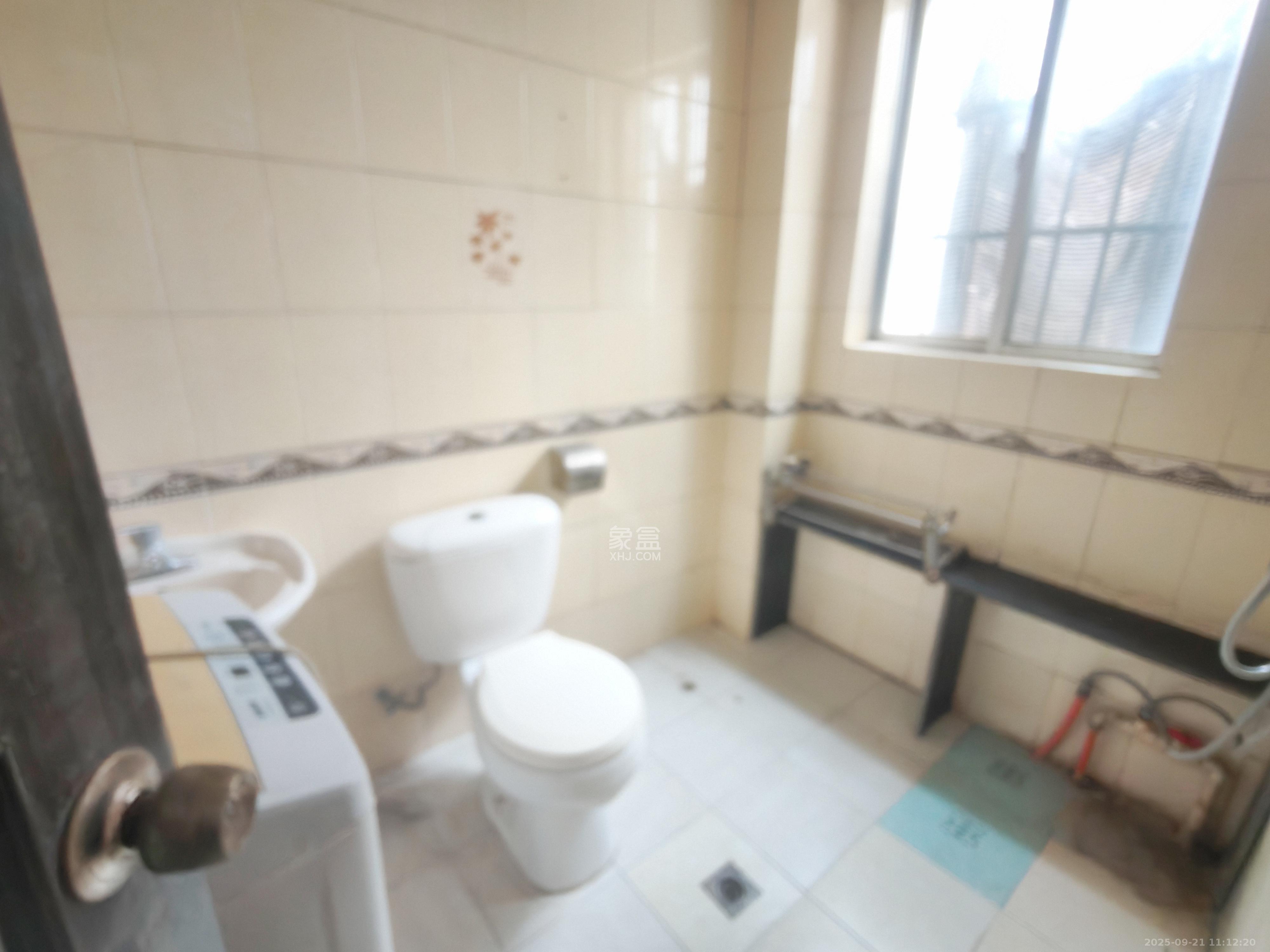 锦源小区  4室2厅2卫    1700.0元/月室内图