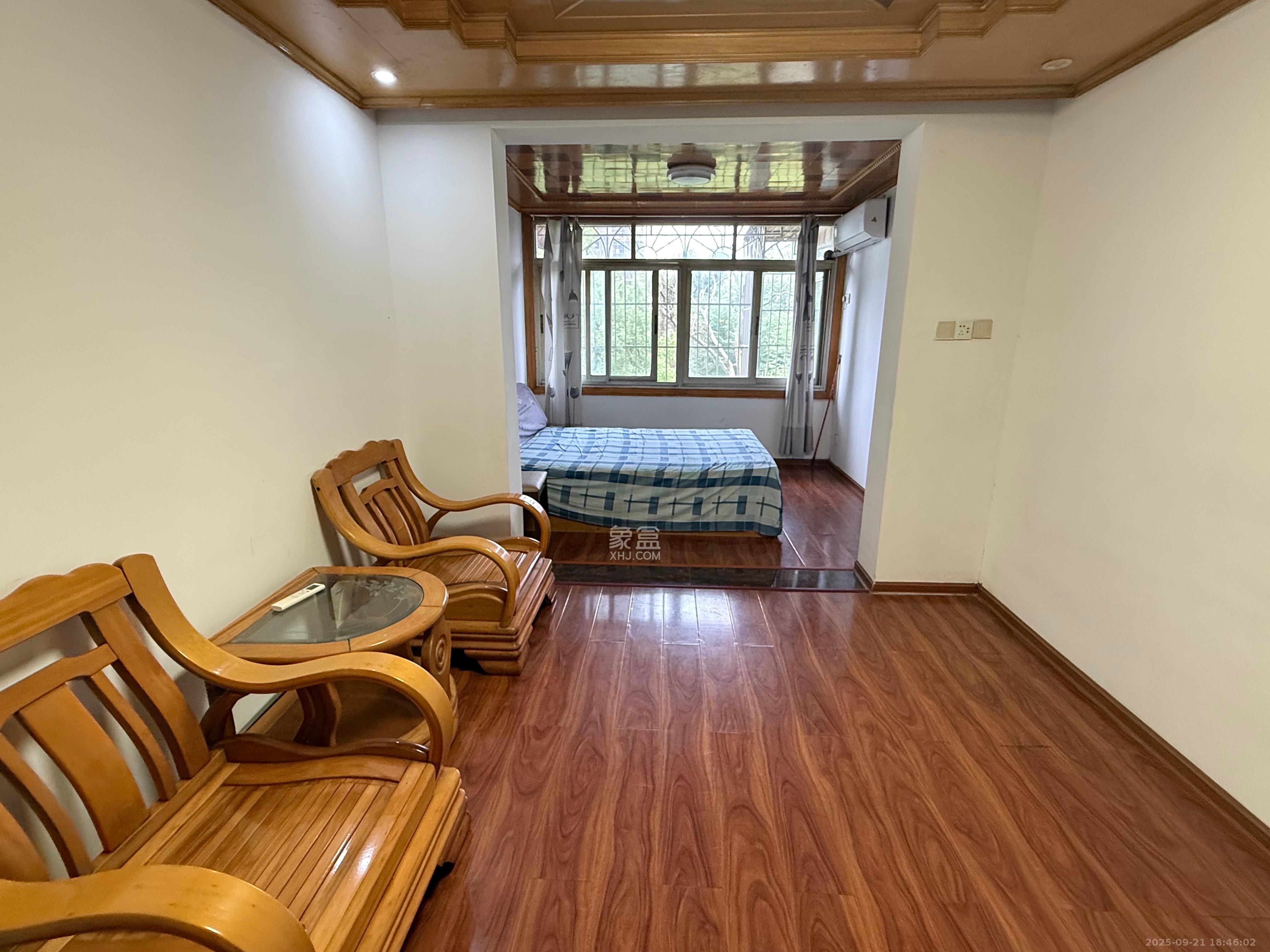 妹子山社区(曙光社区) 3室1厅1卫 1600.0元/月 妹子山社区(曙光社区) 3室1厅1卫 1600.0元/月室内图