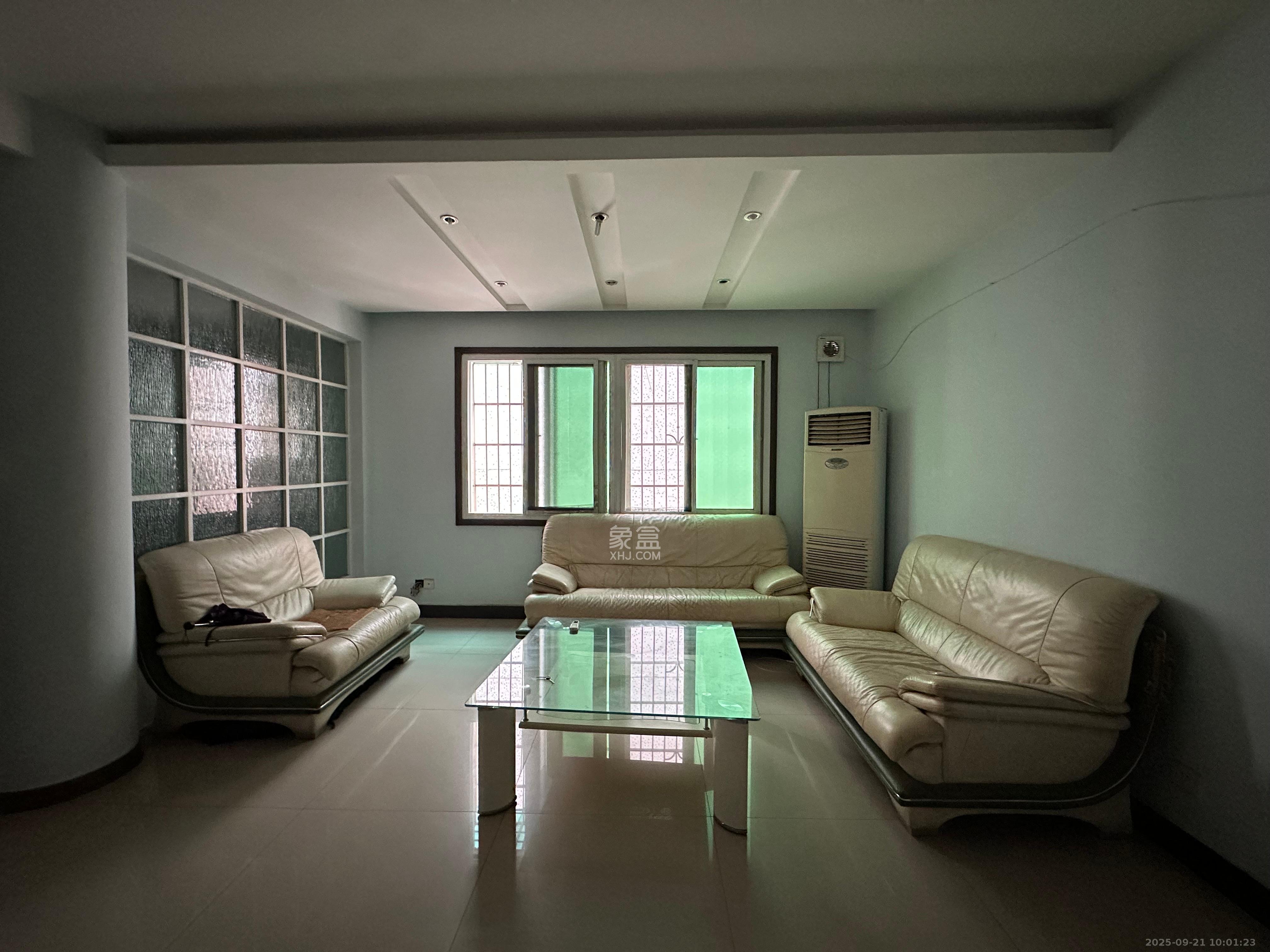 南建公寓 4室2厅2卫 2600.0元/月 南建公寓 4室2厅2卫 2600.0元/月室内图