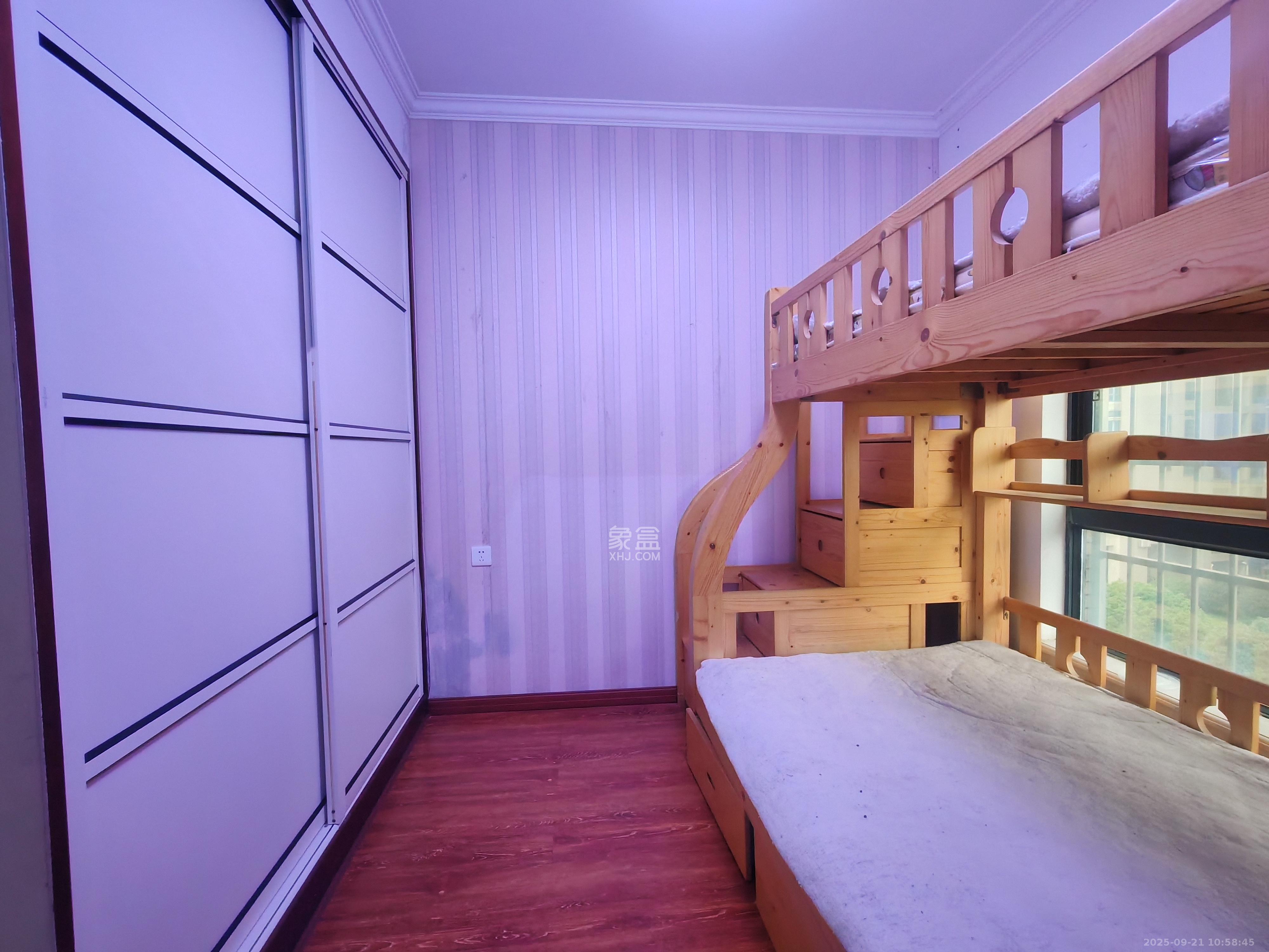 花样年华 4室2厅2卫 1800.0元/月 花样年华 4室2厅2卫 1800.0元/月室内图