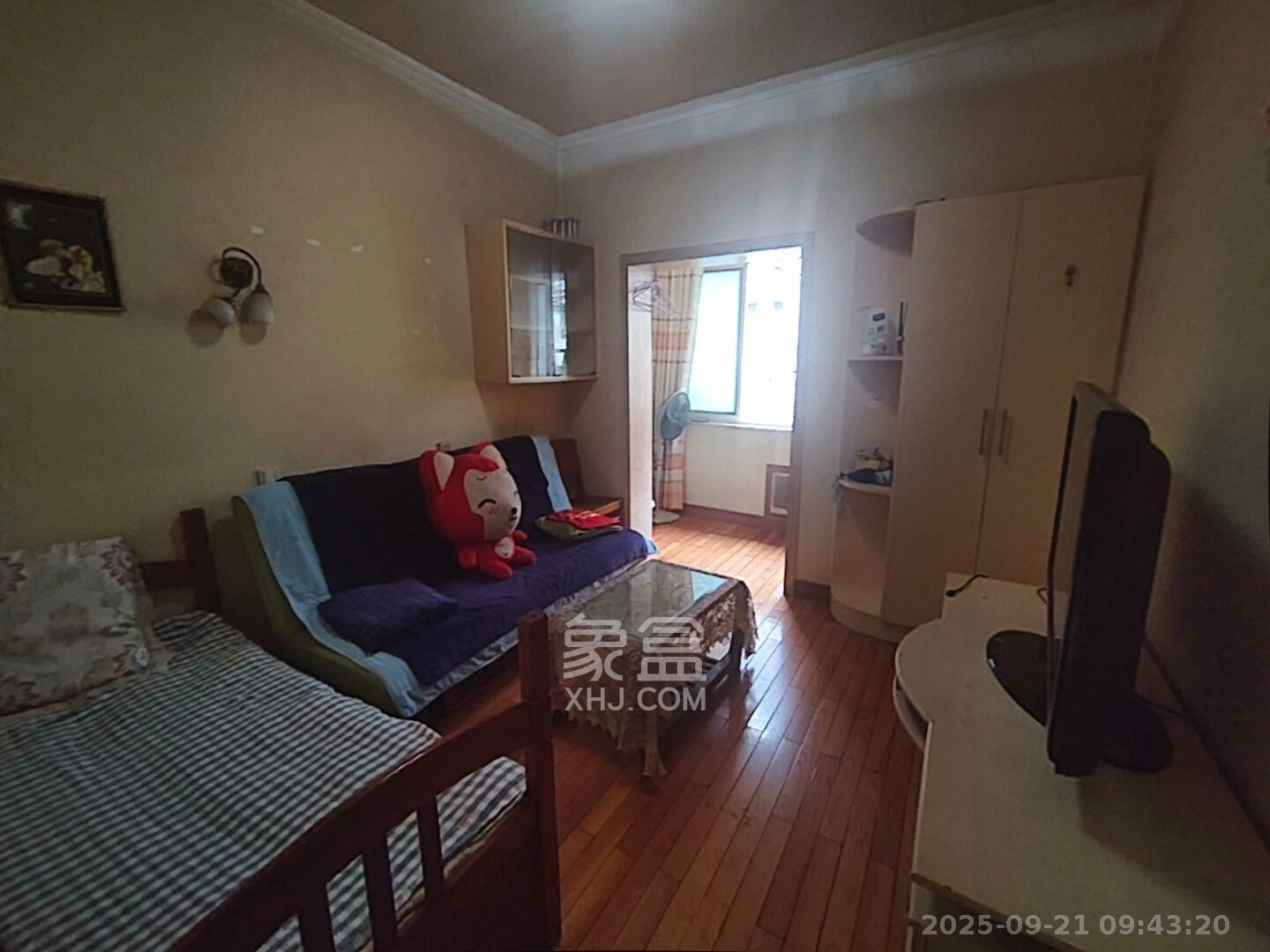 解放四村石子冲  1室2厅1卫    1400.0元/月室内图