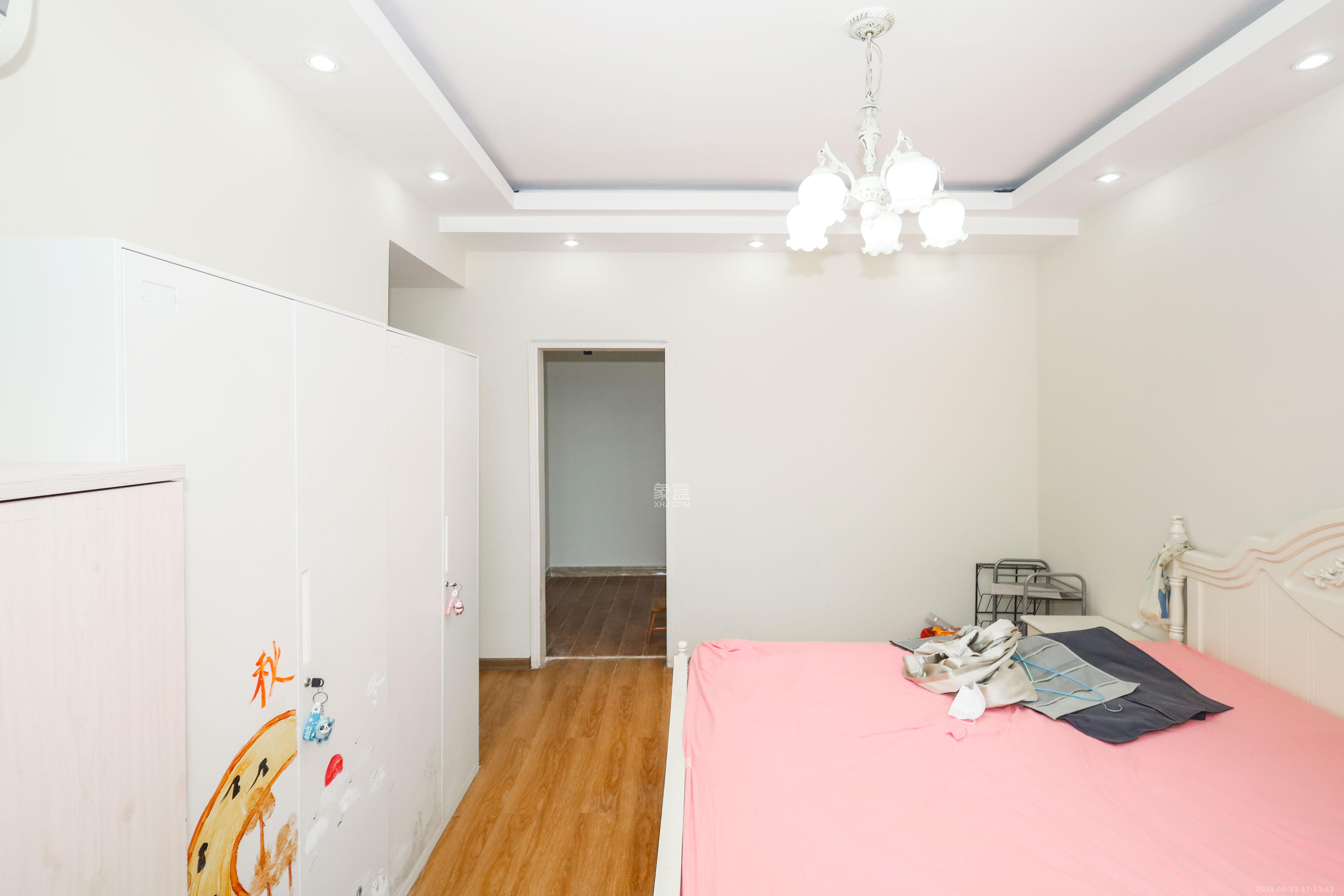 麓谷公馆(涉外国际公馆) 3室2厅2卫 95.0万 麓谷公馆(涉外国际公馆) 3室2厅2卫 95.0万卧室