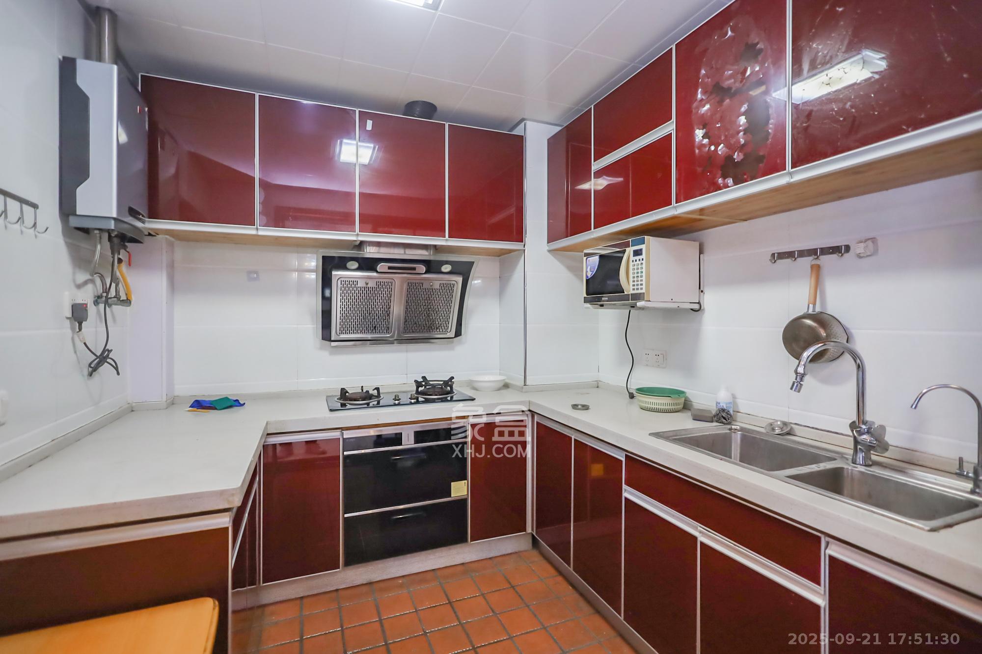 景秀江山  3室2厅2卫    149.5万 景秀江山  3室2厅2卫    149.5万厨房