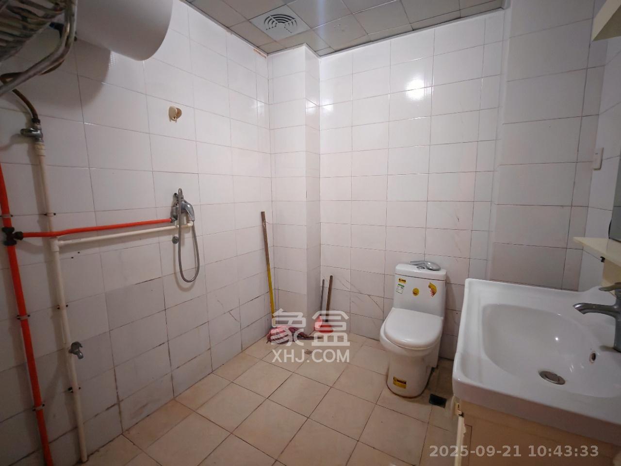 万事佳景园 4室2厅2卫 2500.0元/月 万事佳景园 4室2厅2卫 2500.0元/月室内图