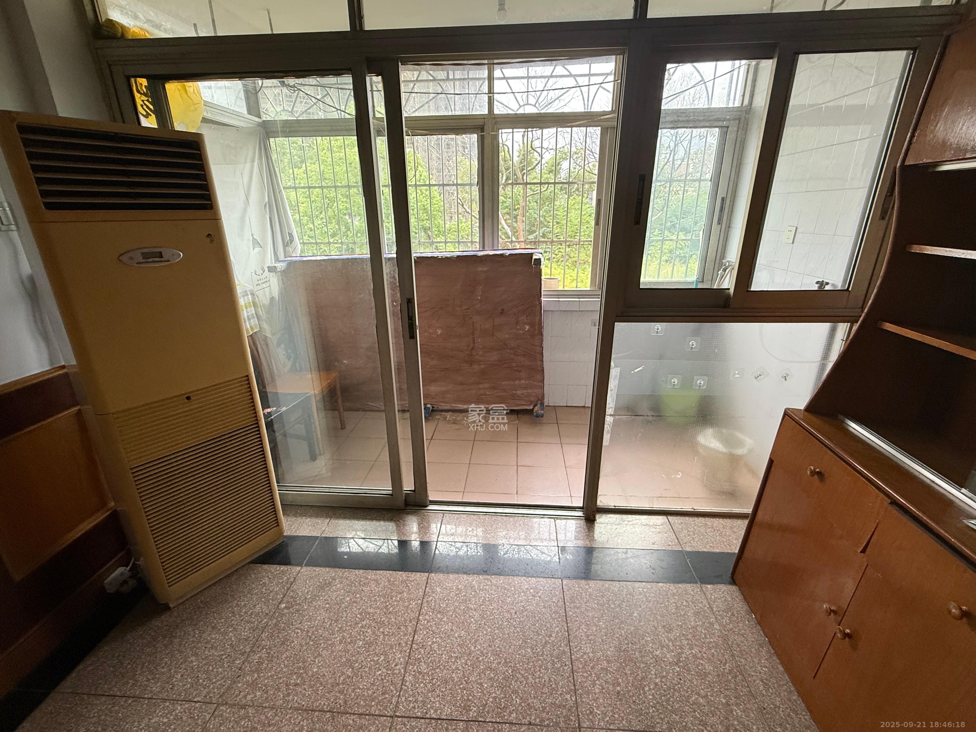 妹子山社区(曙光社区) 3室1厅1卫 1600.0元/月 妹子山社区(曙光社区) 3室1厅1卫 1600.0元/月室内图