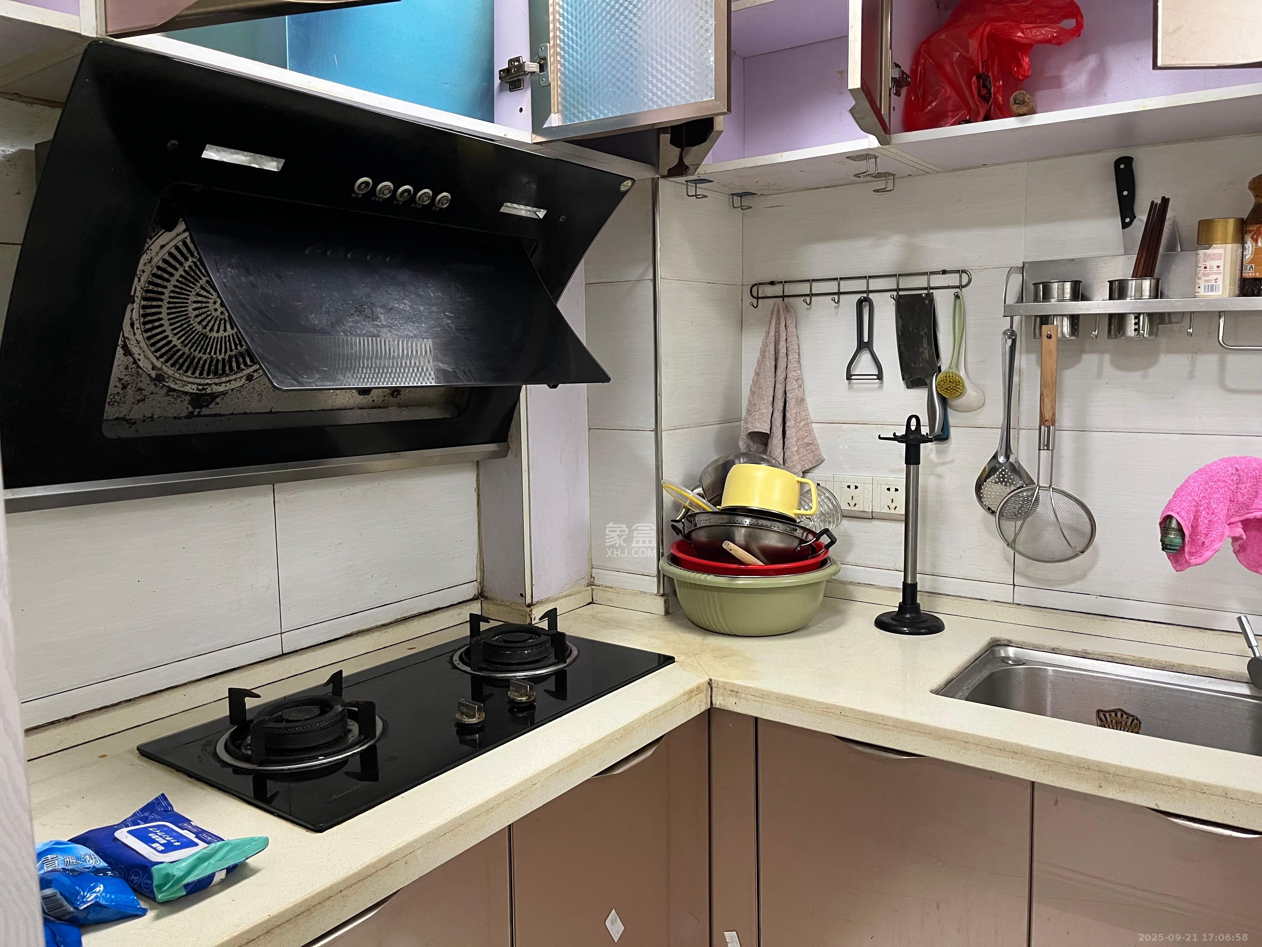 富基世纪公园 1室1厅1卫 1100.0元/月 富基世纪公园 1室1厅1卫 1100.0元/月室内图