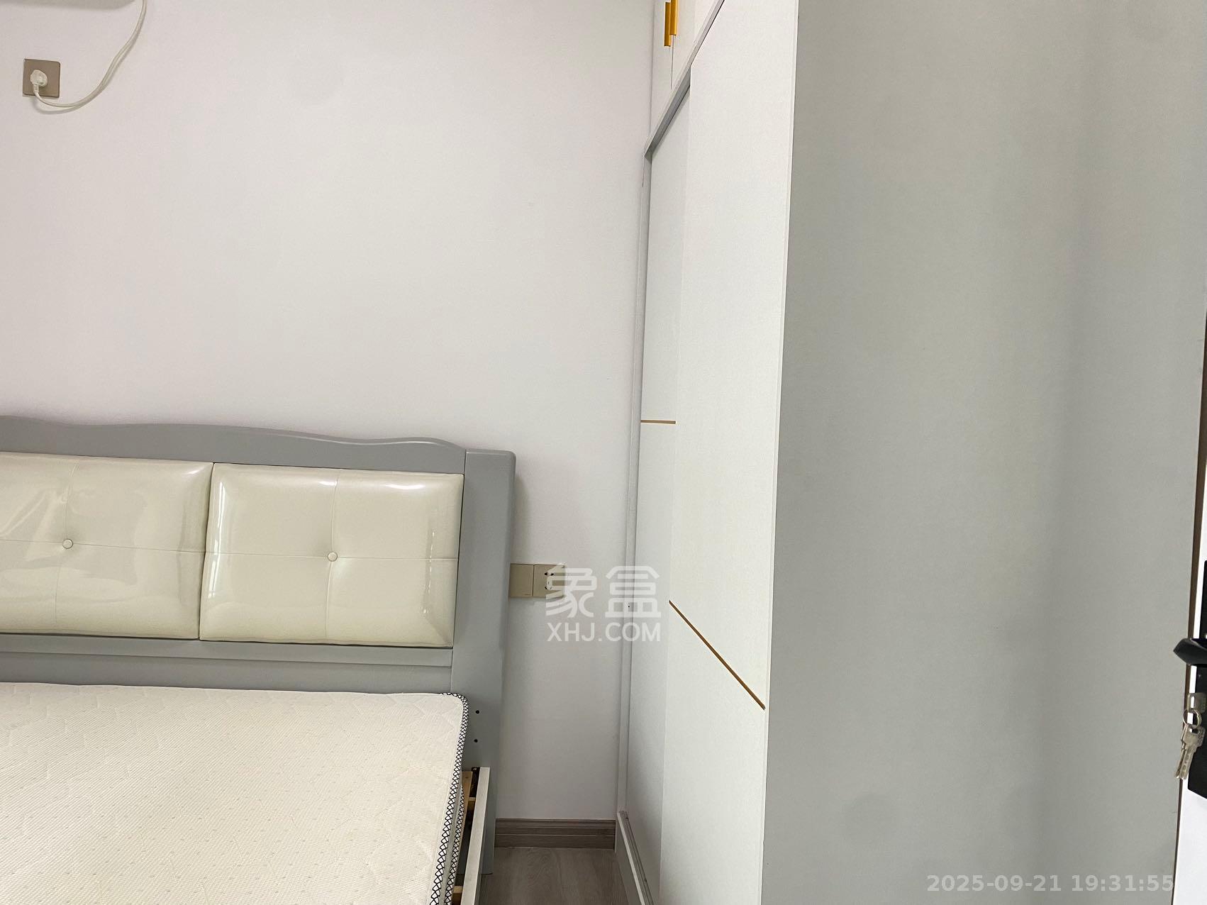 阳光城尚东湾蓝莓苑  3室2厅1卫    2500.0元/月室内图