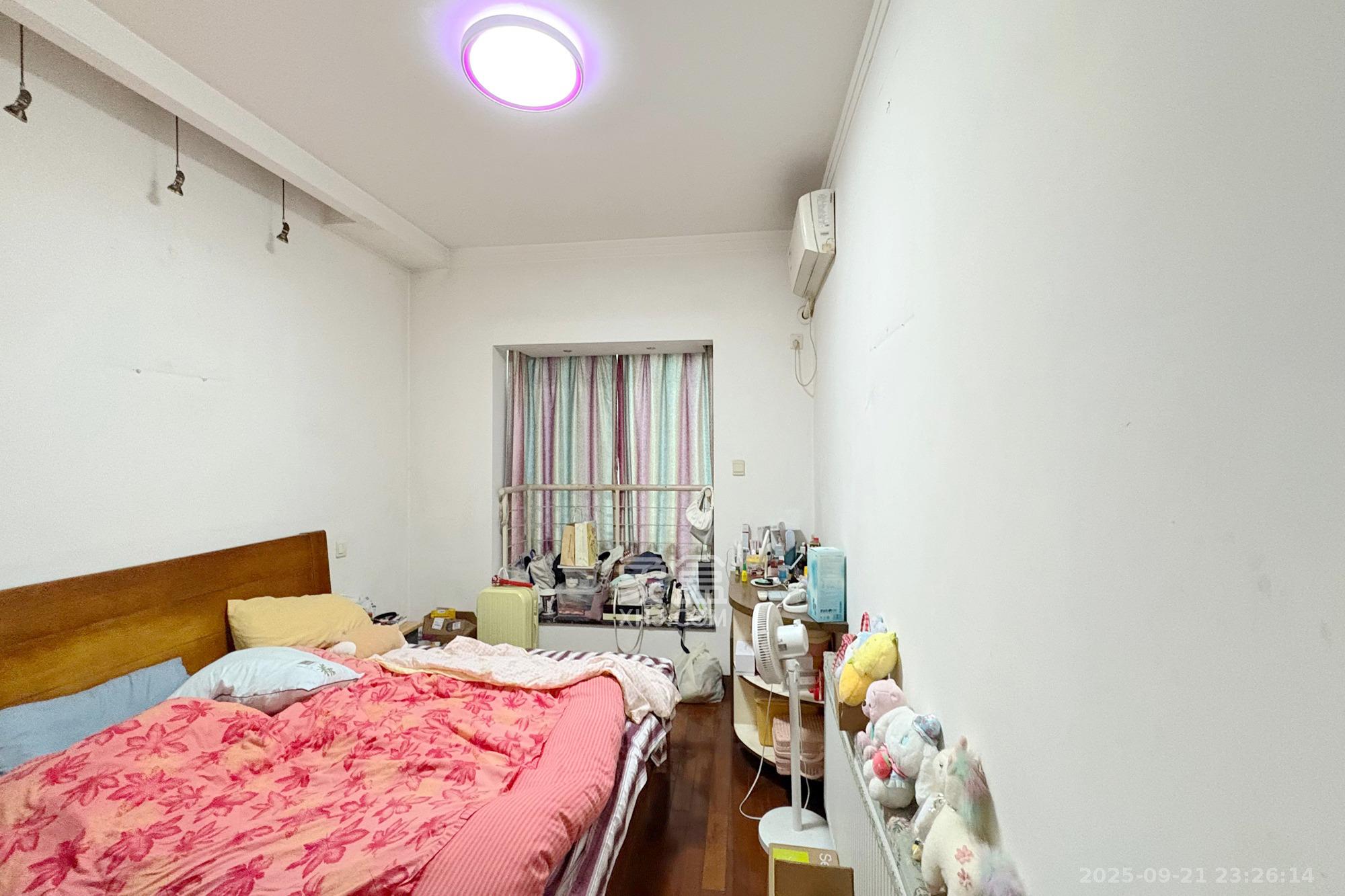 颐美园 3室2厅2卫 94.8万 颐美园 3室2厅2卫 94.8万卧室