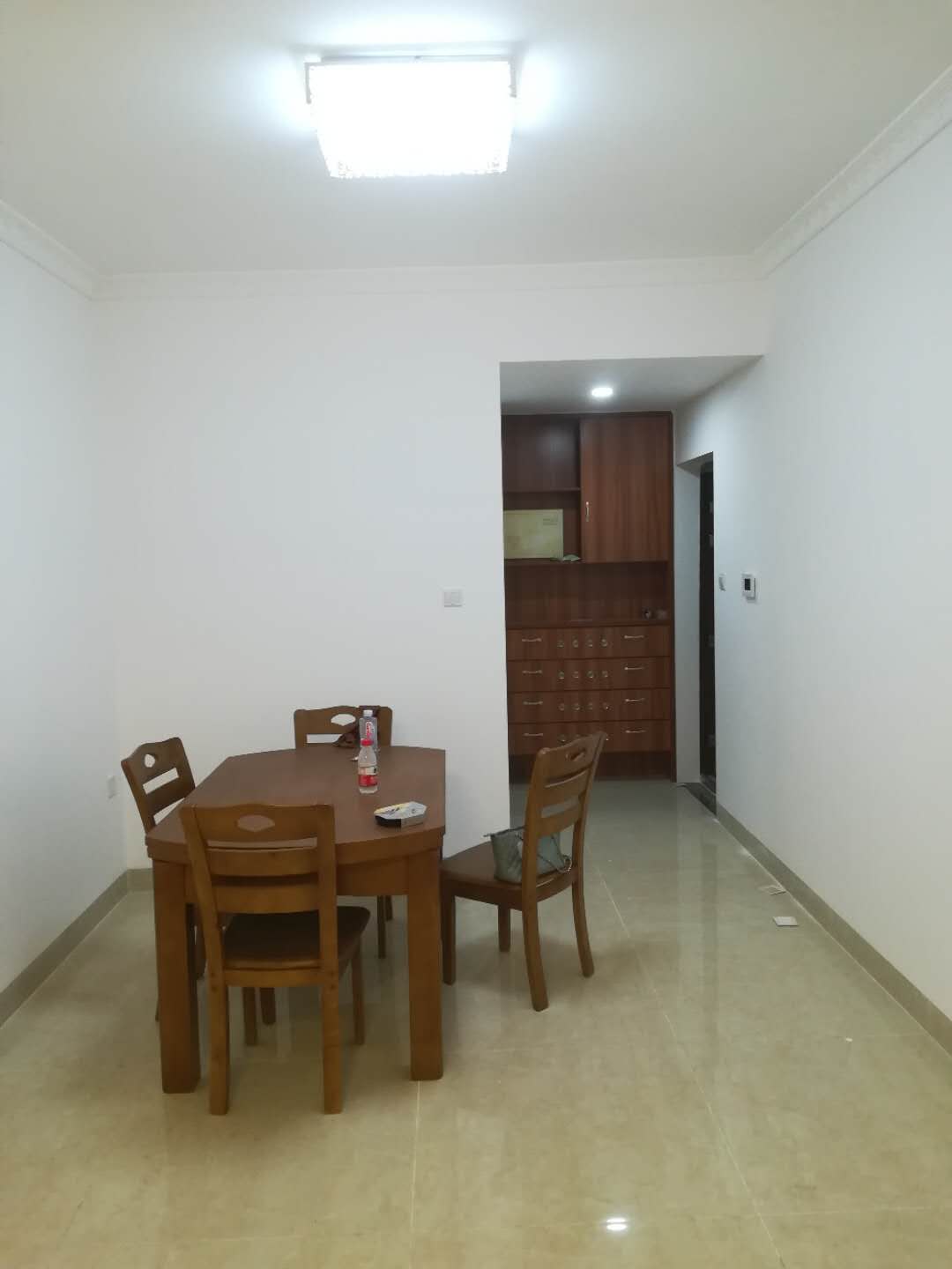 枫林雅郡 2室2厅1卫 128.0万 枫林雅郡 2室2厅1卫 128.0万客厅