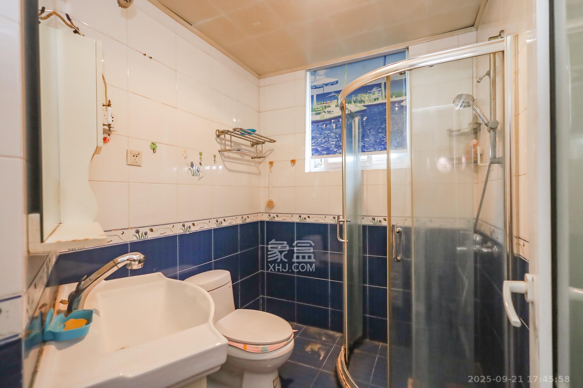 江岸景苑  3室1厅1卫    156.0万卫生间