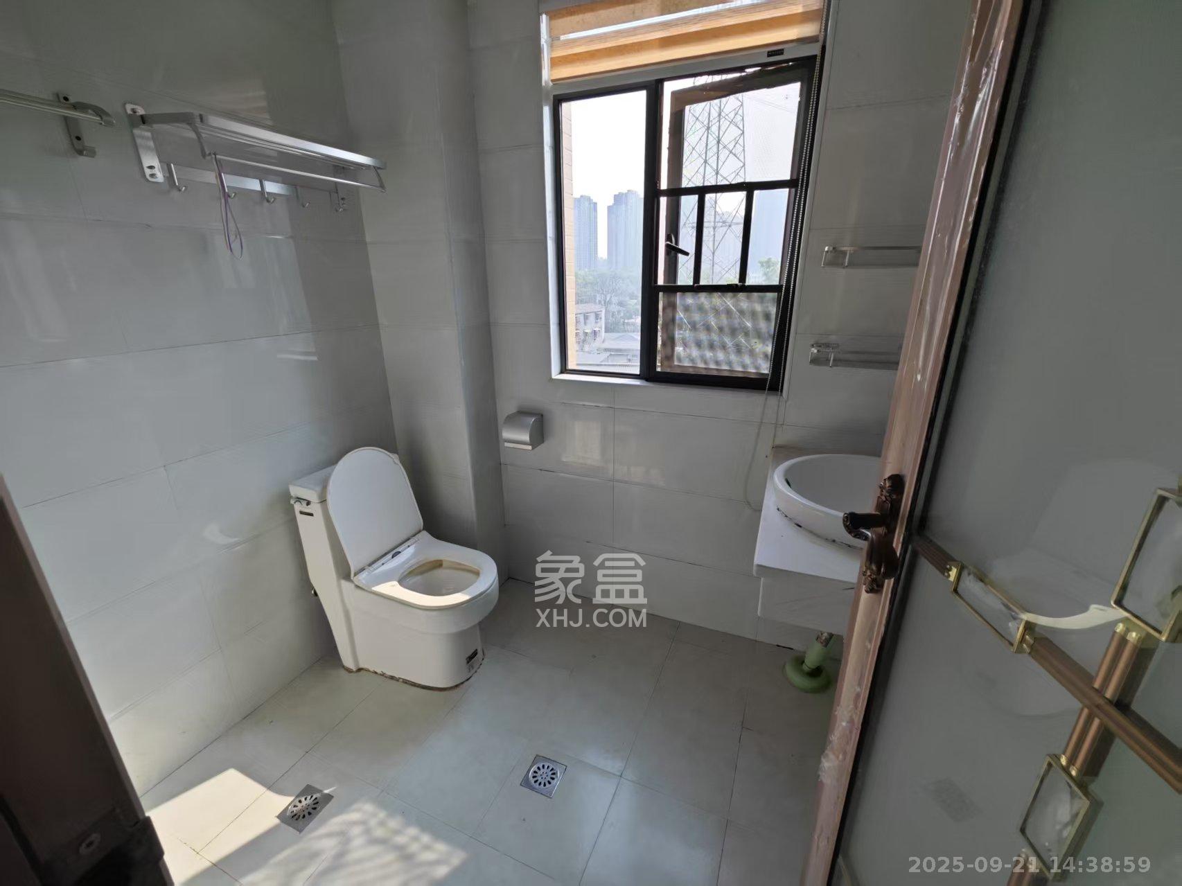 杜鹃文苑 3室2厅2卫 2400.0元/月 杜鹃文苑 3室2厅2卫 2400.0元/月室内图