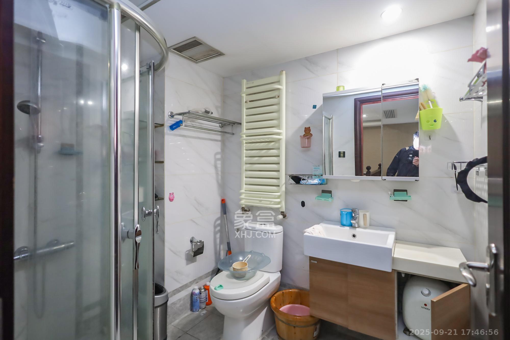 世茂铂翠湾二期 4室2厅2卫 248.0万 世茂铂翠湾二期 4室2厅2卫 248.0万卫生间