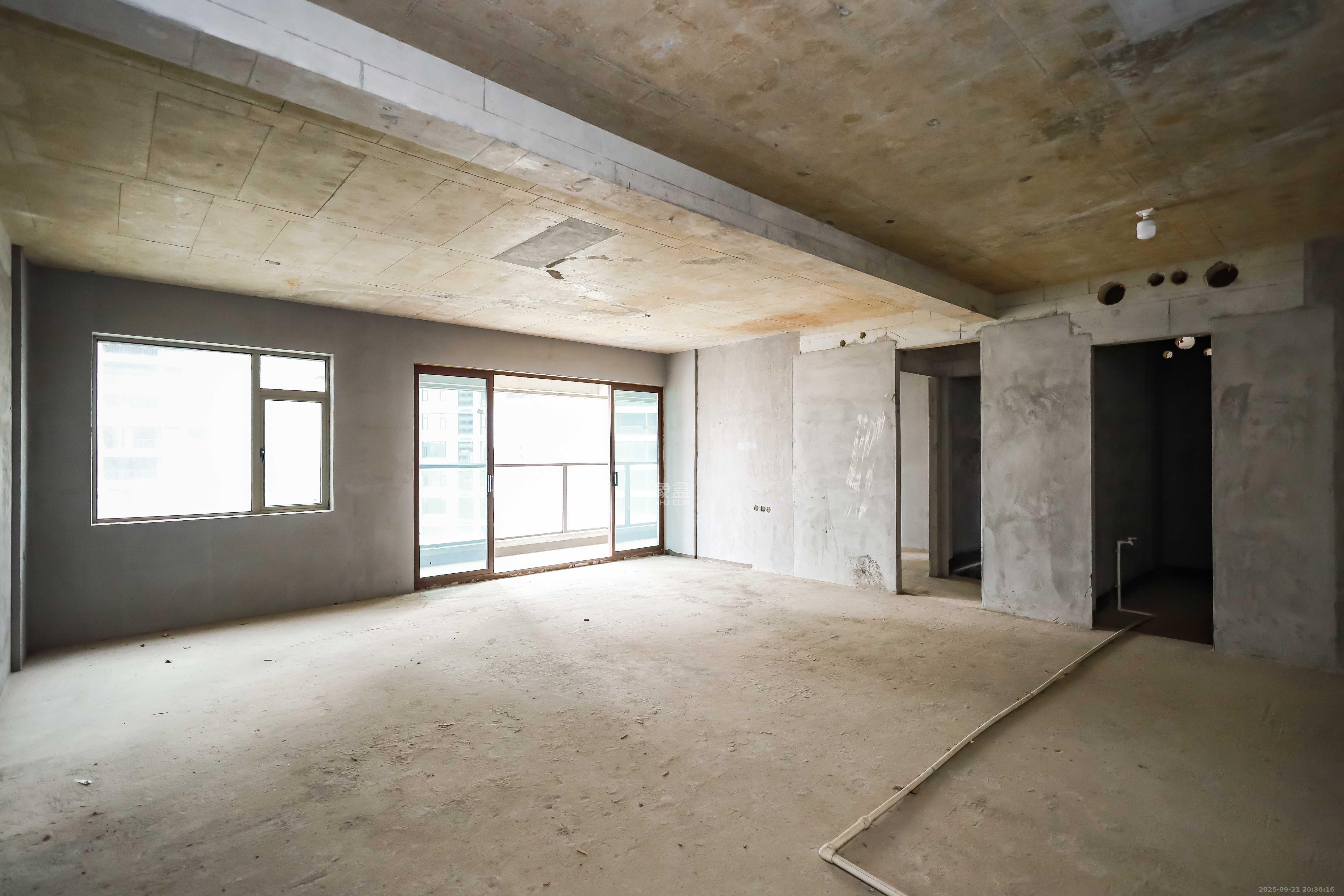 万象府台  3室2厅2卫    238.0万