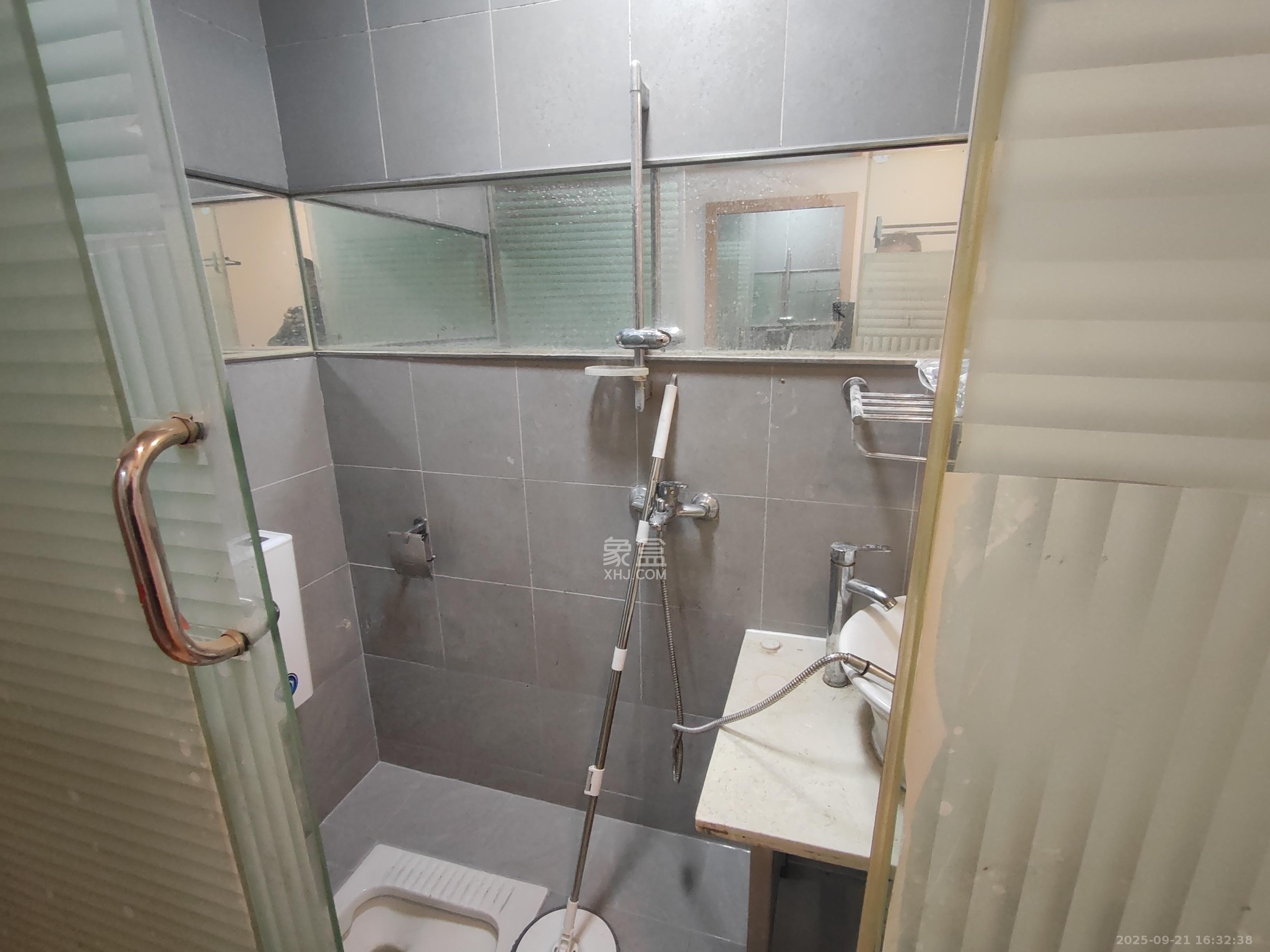 华润凤凰城一期 1室1厅1卫 1400.0元/月 华润凤凰城一期 1室1厅1卫 1400.0元/月室内图